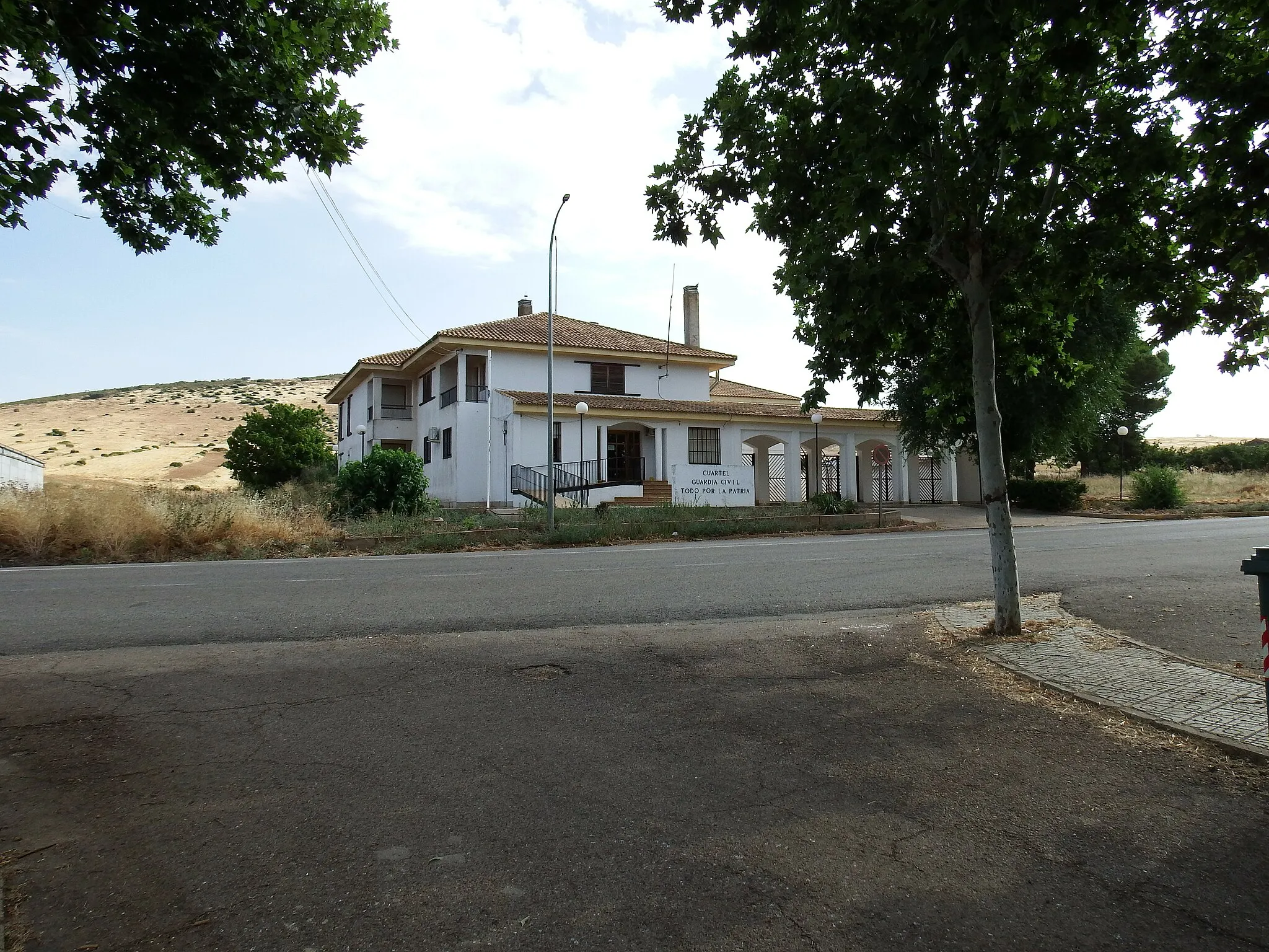 Photo showing: Villanueva de San Carlos, vista general de antiguo Cuartel de la Guardia Civil.