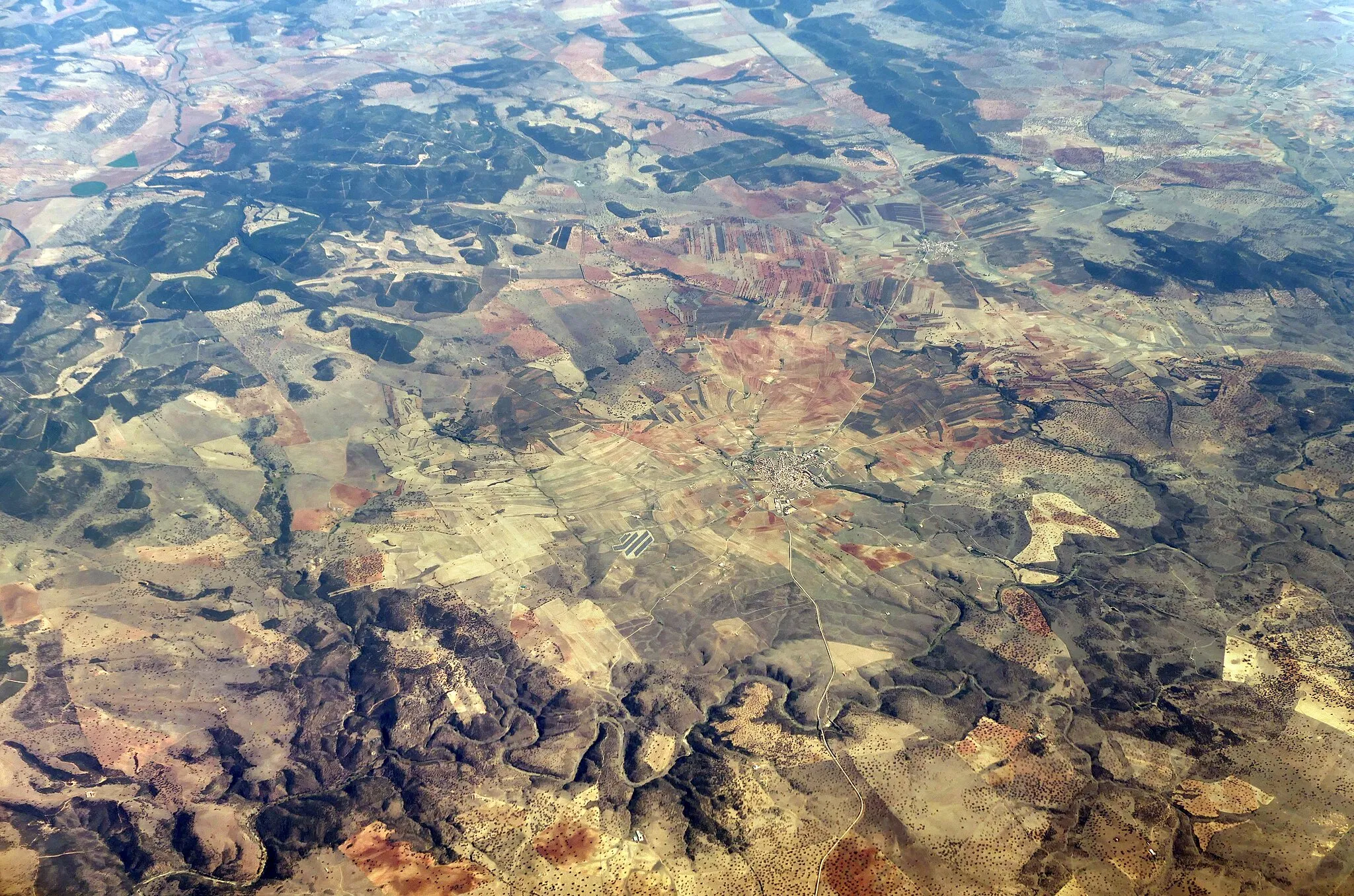 Photo showing: An aerial photo of Abenójar, in Spain.