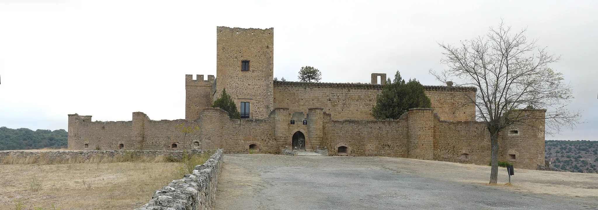 Photo showing: View of the castle at Pedraza, Segovia (Spain)
