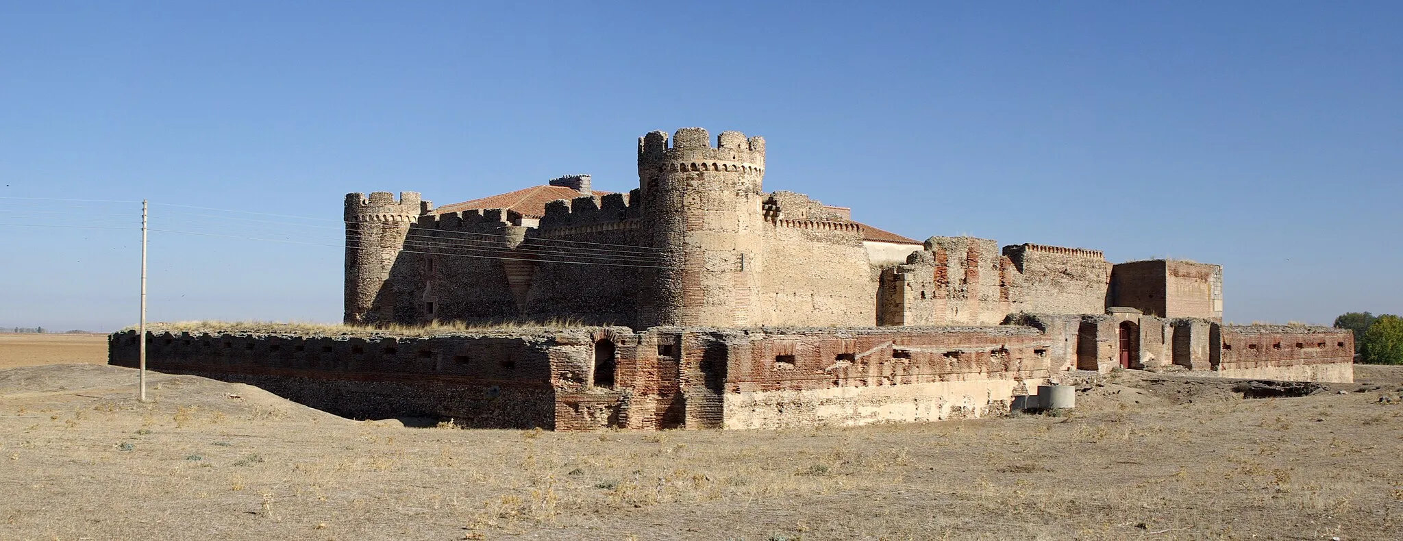 Photo showing: Castle or palace of Castronuevo in Rivilla de Barajas (Ávila, Spain).