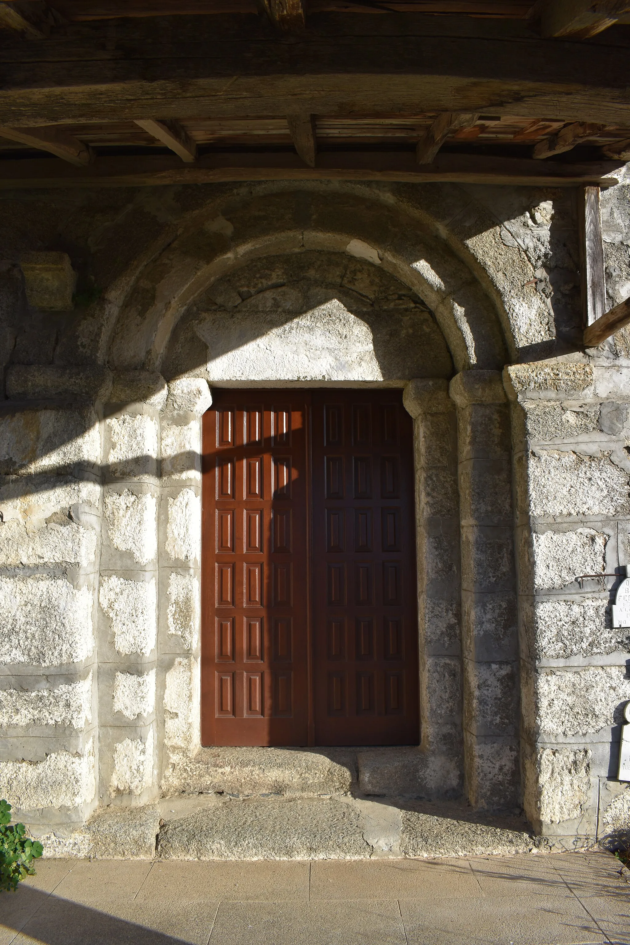 Photo showing: Porta da igrexa de San Pedro de Tuxe, O Bolo