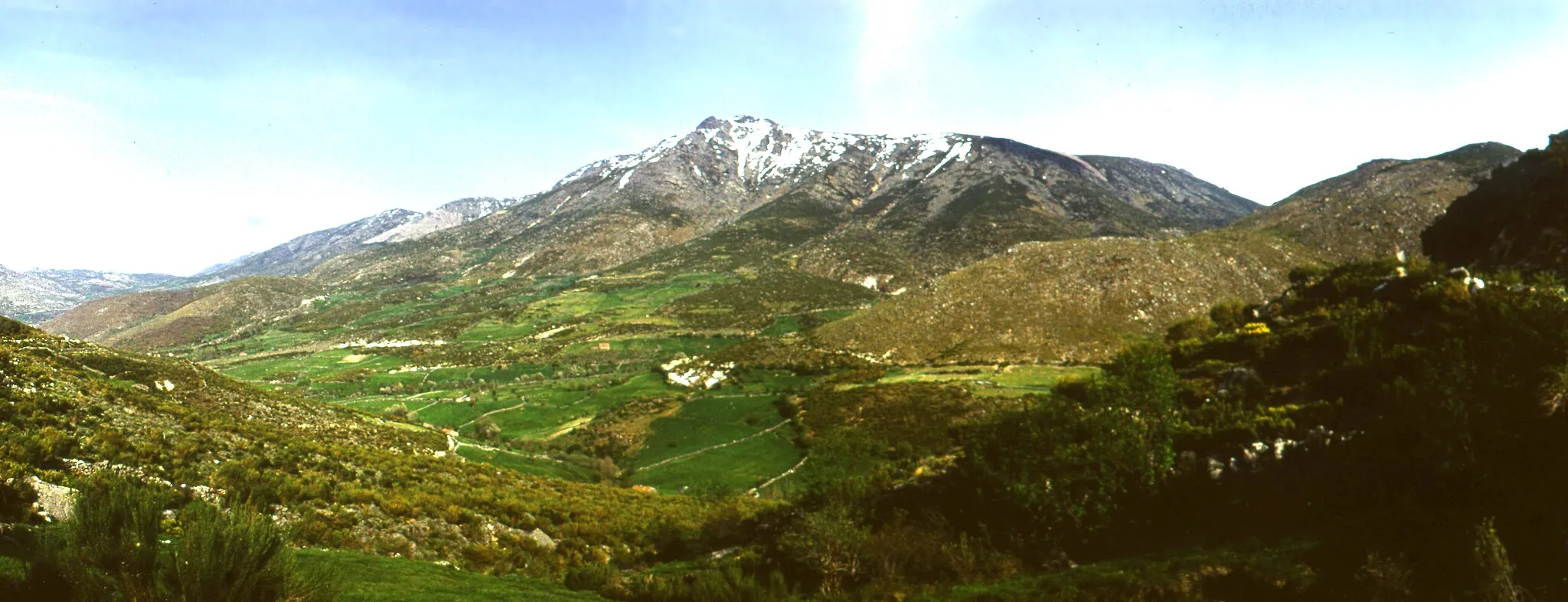 Photo showing: Sierar del Cabezo from Seranillos Pass road. Ávila, Castile and León, Spain