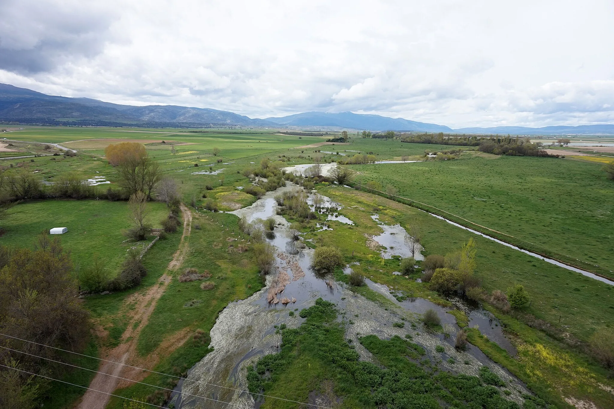 Photo showing: Aerial view of river Adaja in Niharra (Ávila, Spain). Photo taken by Smart Drone with a drone.