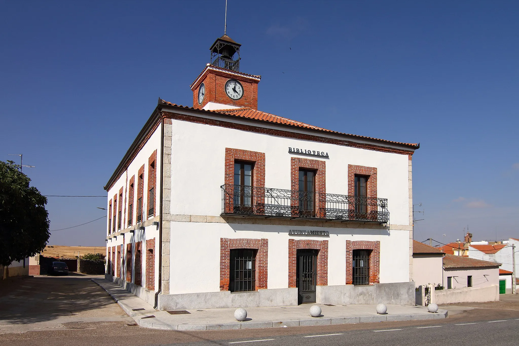 Photo showing: Ayuntamiento de Mozárbez, edificio de 1903