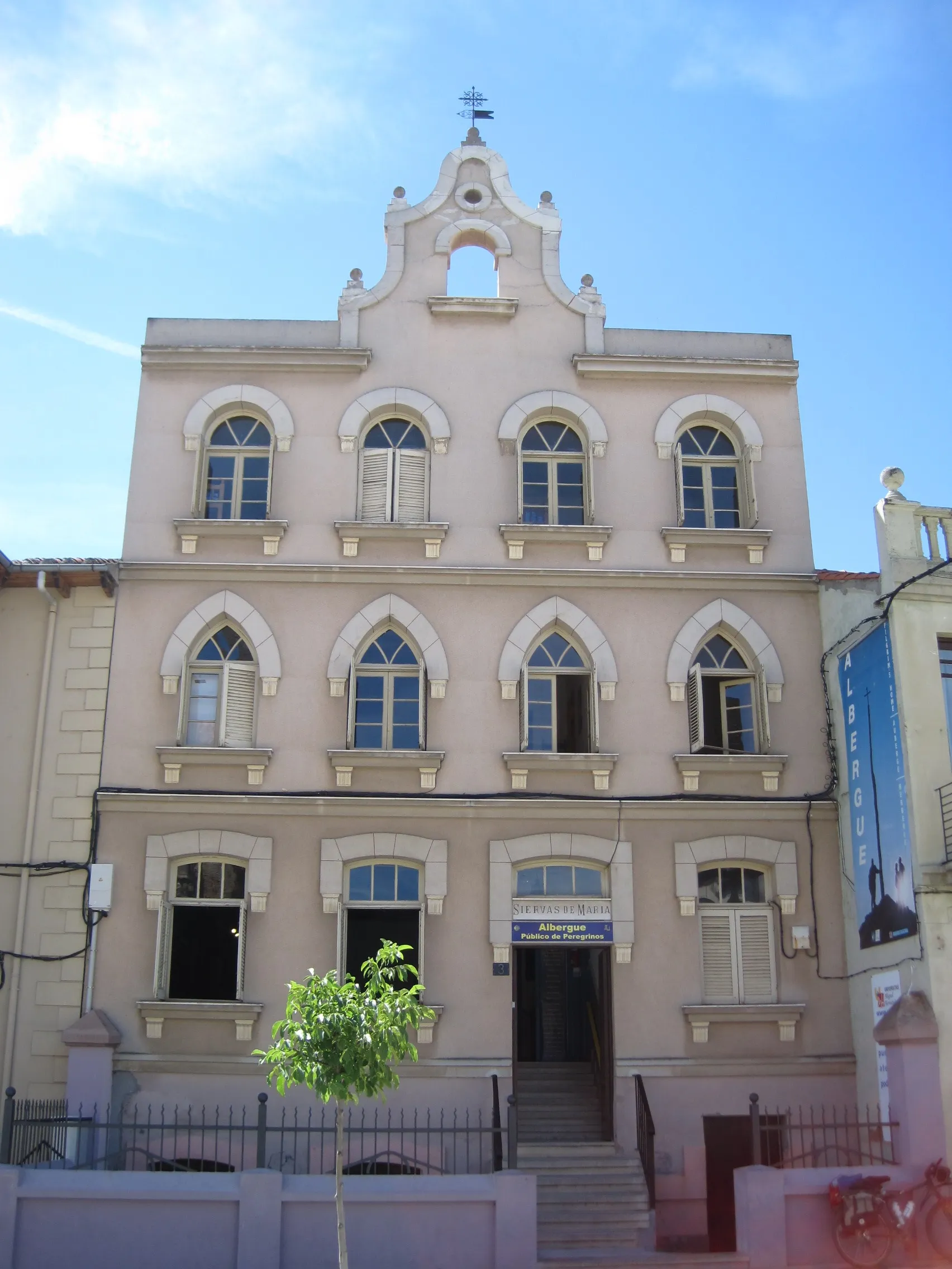 Photo showing: Albergue de peregrinos de Astorga (León, España), antiguo convento de las Siervas de María.