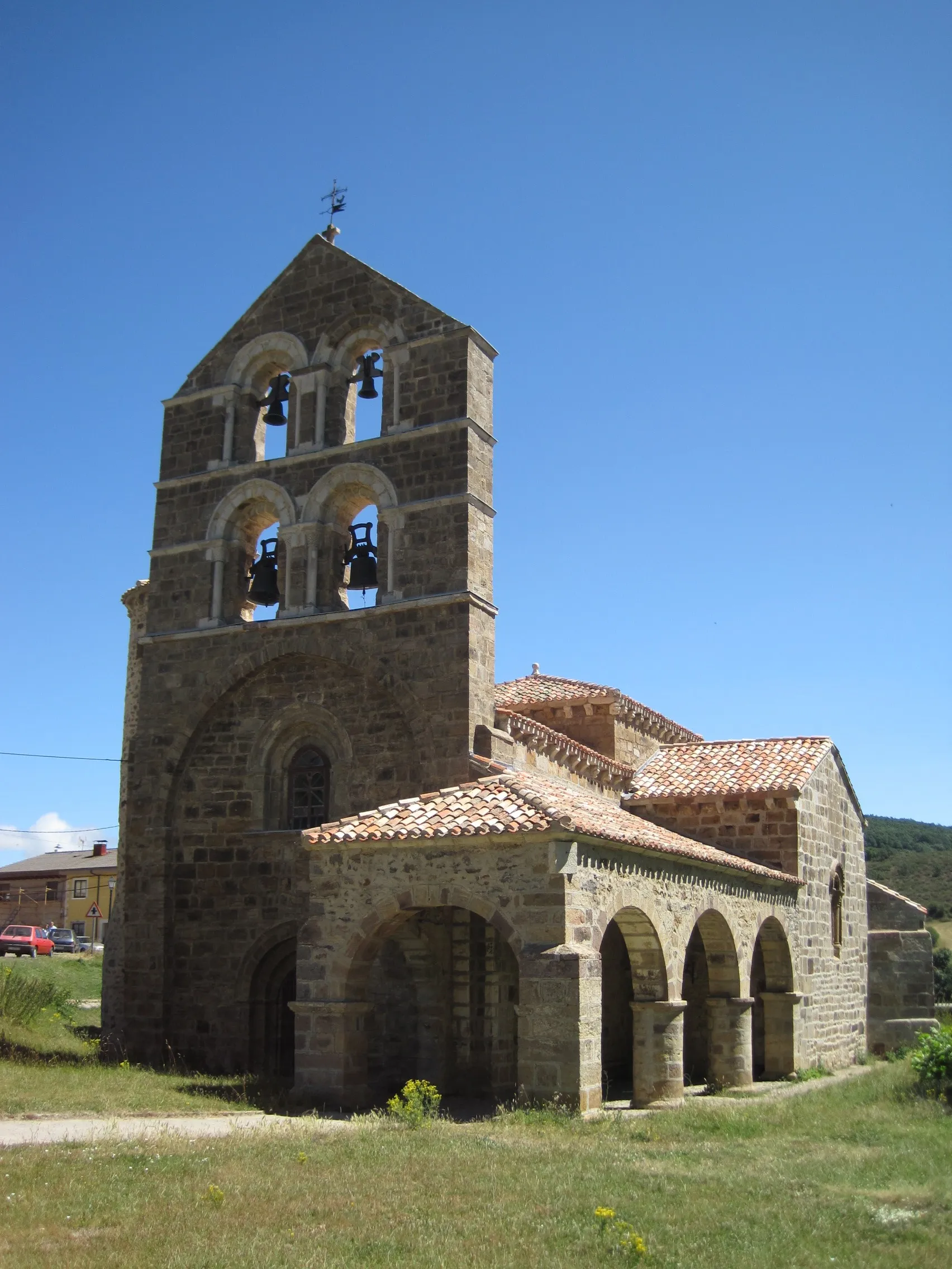 Photo showing: Vista de la iglesia de San Salvador de Cantamuda (Palencia, España).