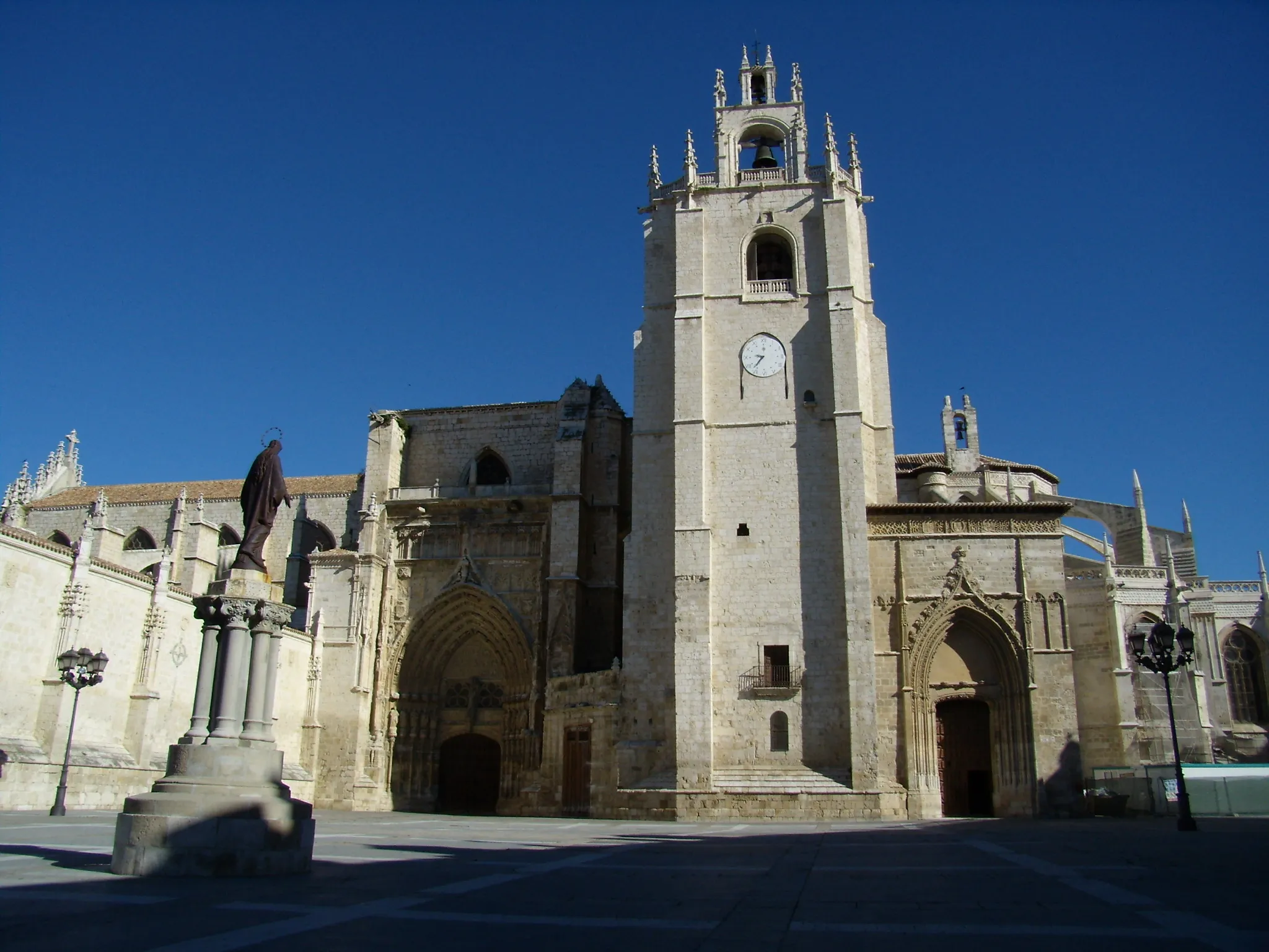 Photo showing: Catedral de San Antolín de Palencia. Fachada de la plaza de la Inmaculada.