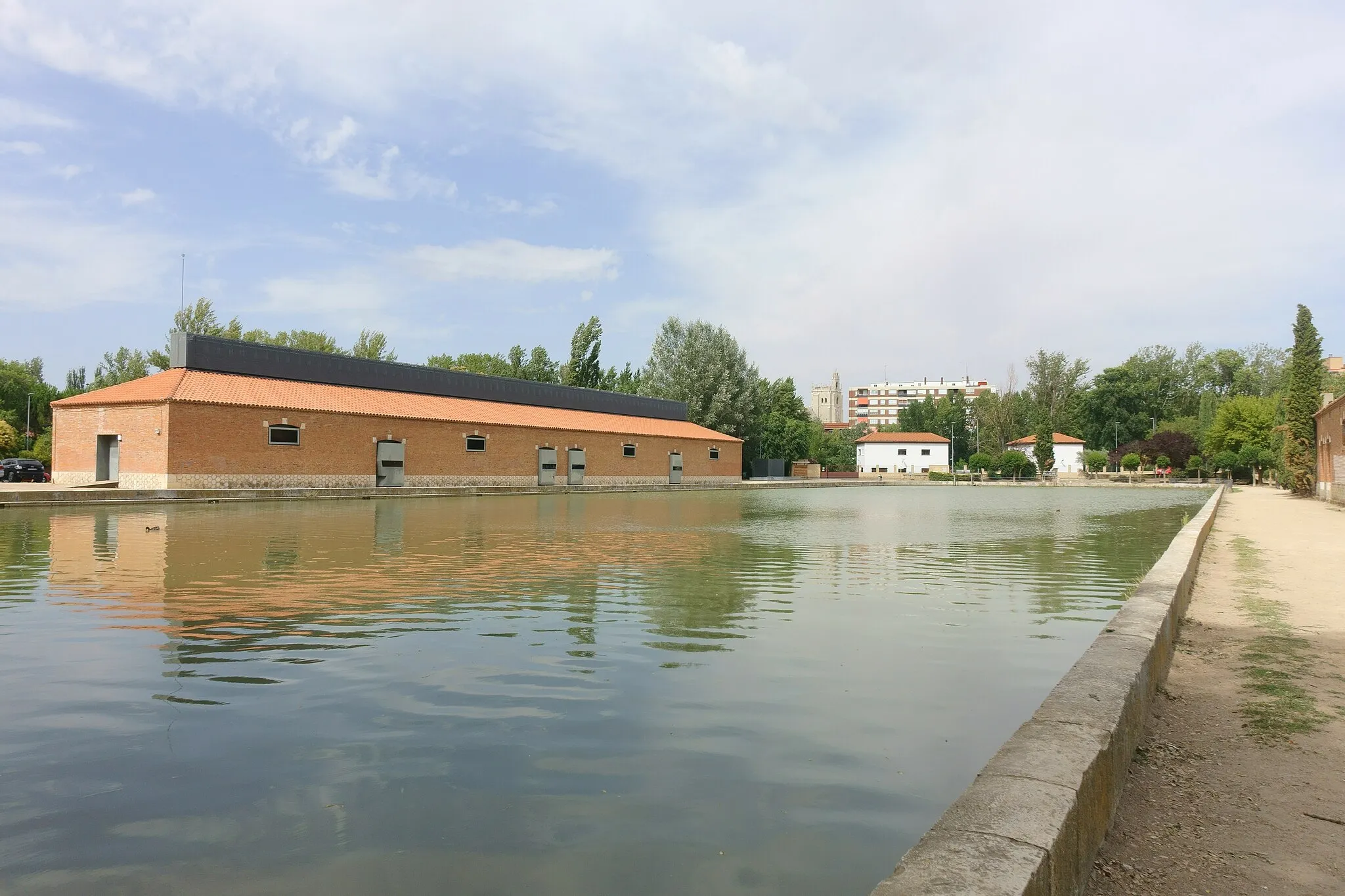 Photo showing: Dársena del Canal de Castilla en Palencia (España).