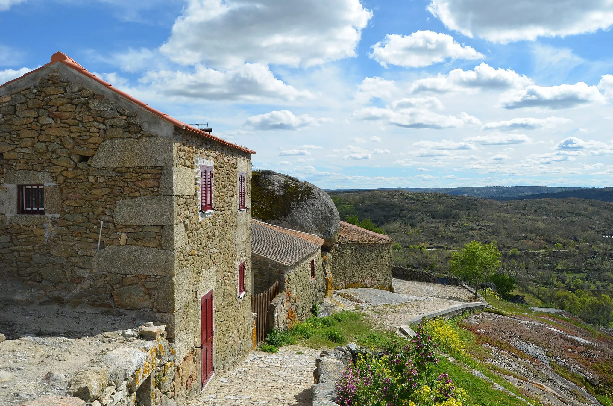 Photo showing: The last houses of the village