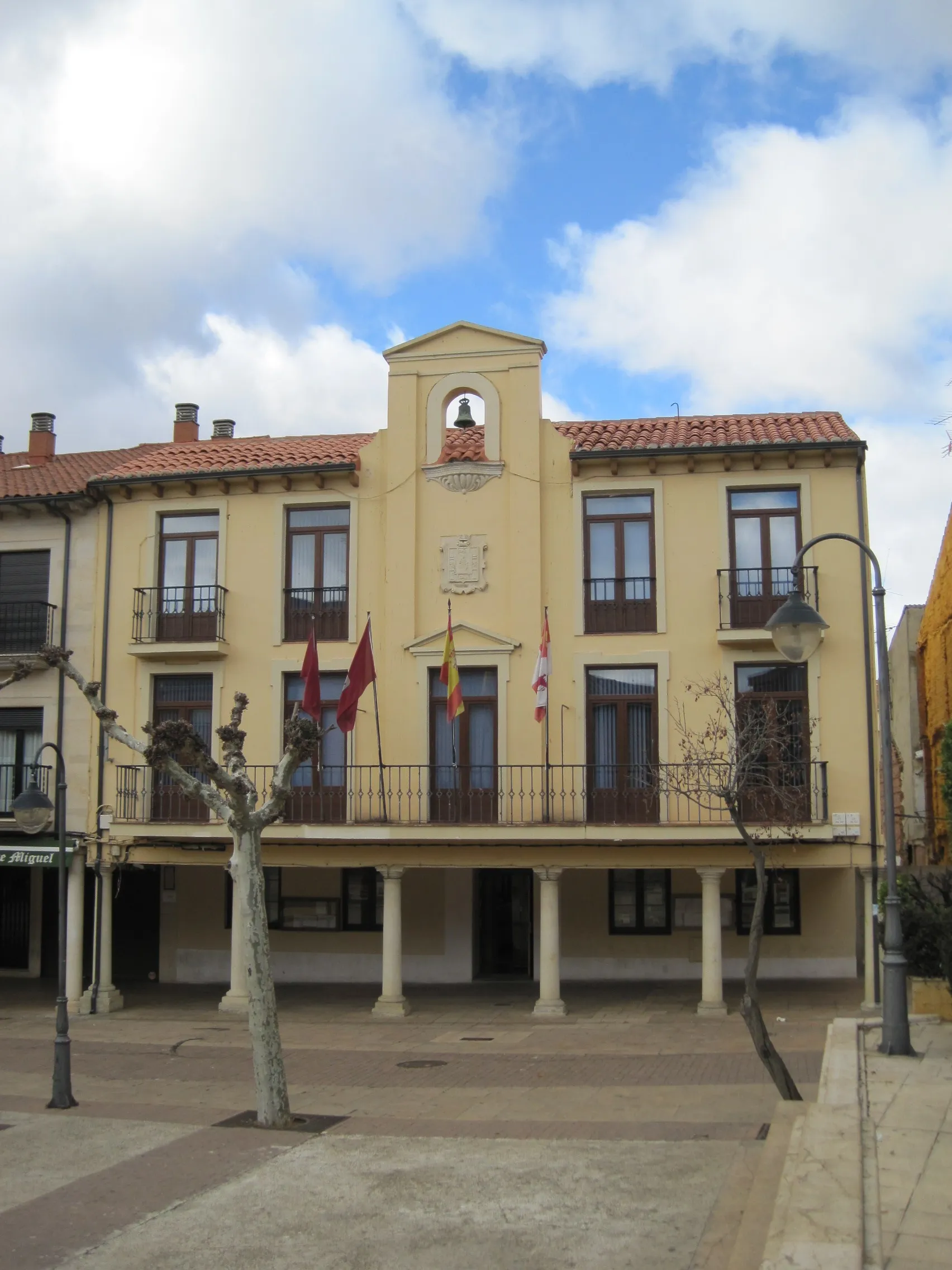 Photo showing: Ayuntamiento de Sahagún (León, España).