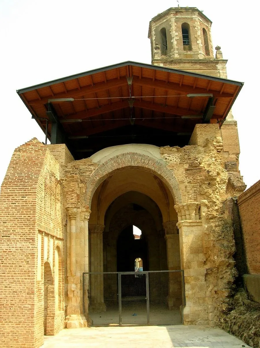 Photo showing: Capilla de San Mancio, resto del antiguo Monasterio de San Benito, en Sahagún (León, España)