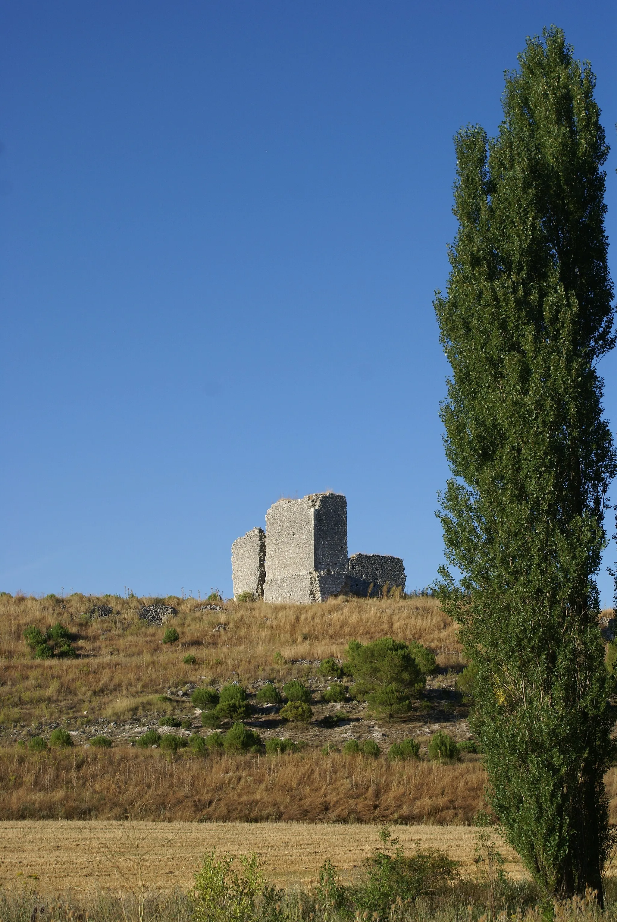 Photo showing: Ruins of the church of Minguela, an uninhabited XVII century village near Bahabón, Valladolid, Spain.