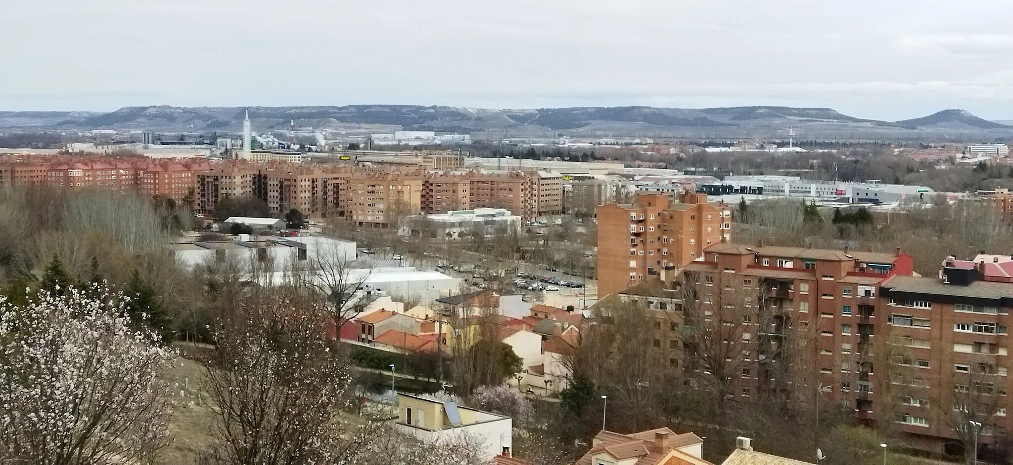 Photo showing: Vista panorámica de la ciudad de Valladolid, España, desde el Parque Fuente El Sol