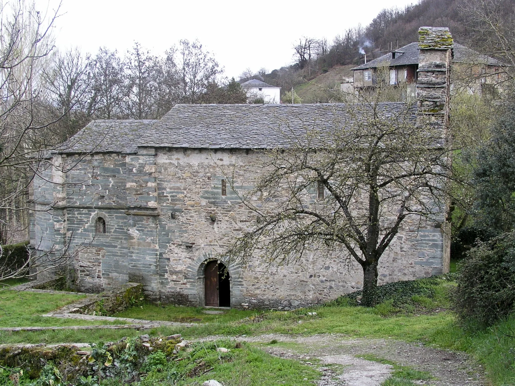 Photo showing: Iglesia San Juan, Villafranca de Bierzo, Spain. View