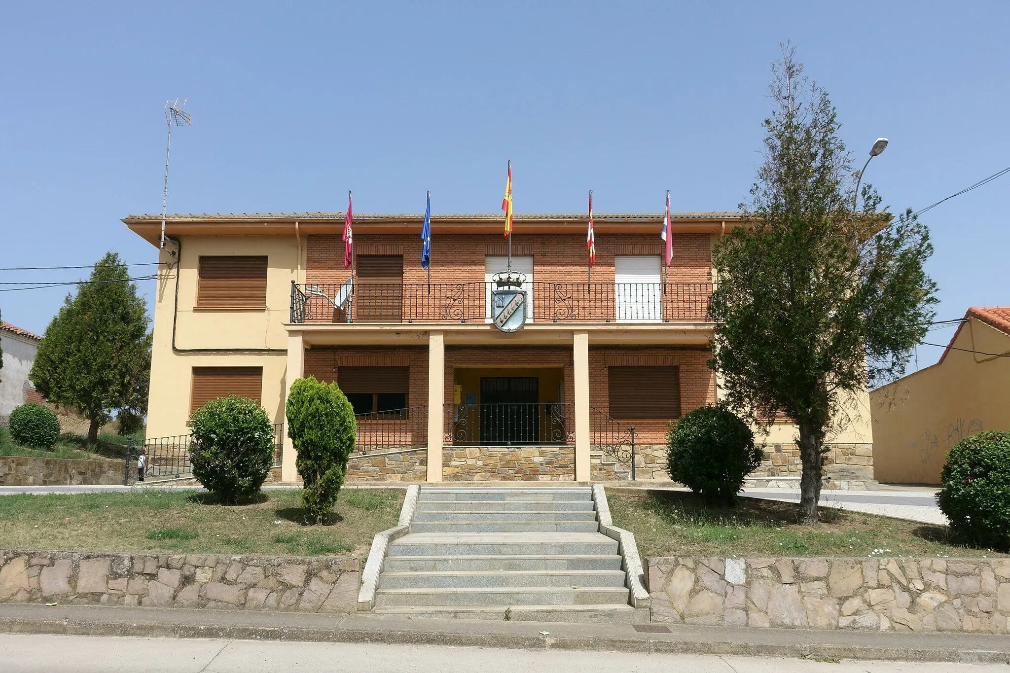 Photo showing: Casa consistorial de Riego de la Vega (León, España).