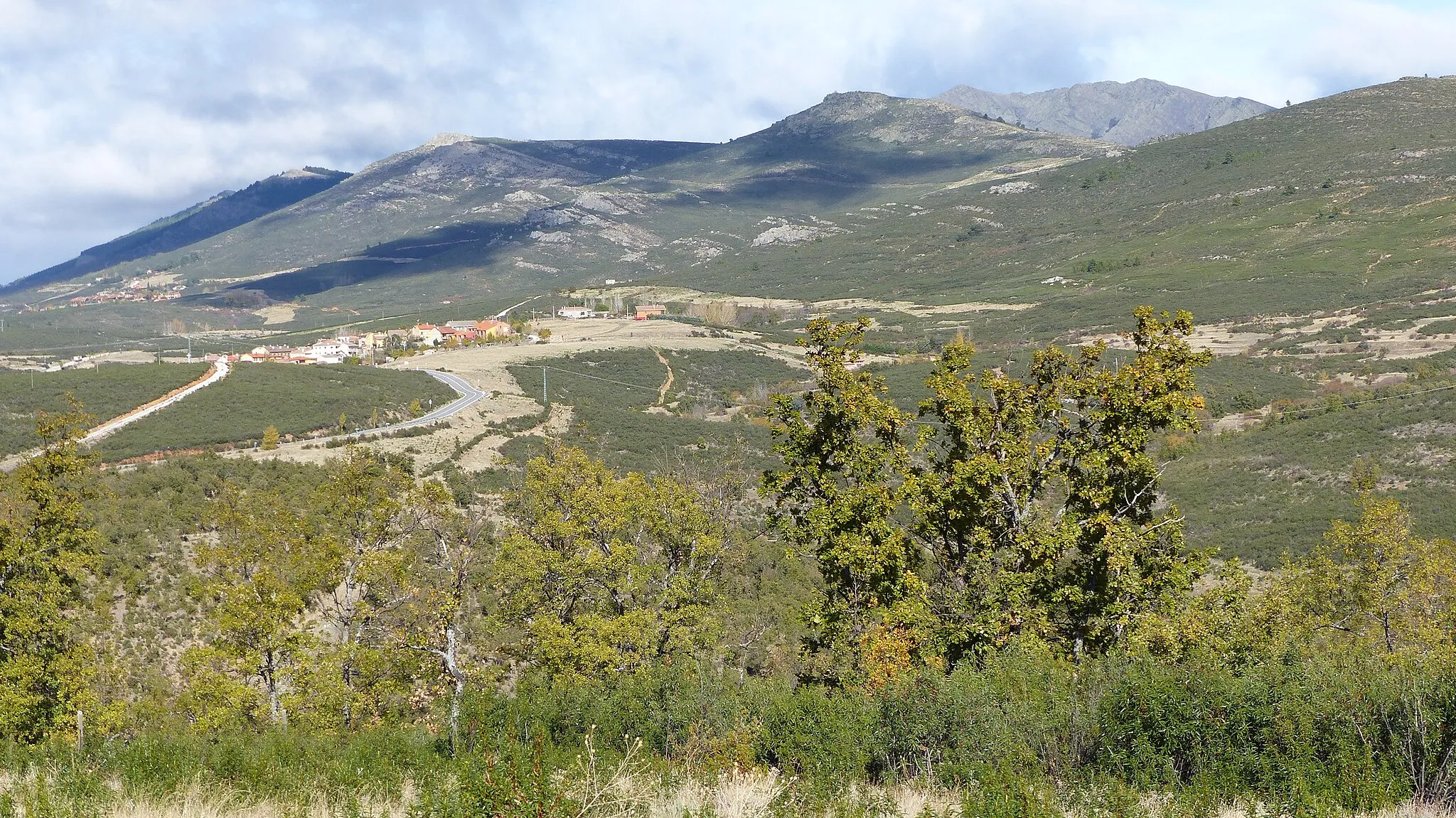 Photo showing: Panorámica de la Dehesa de Abajo de Robledillo desde la Cabeza del Aguadero.