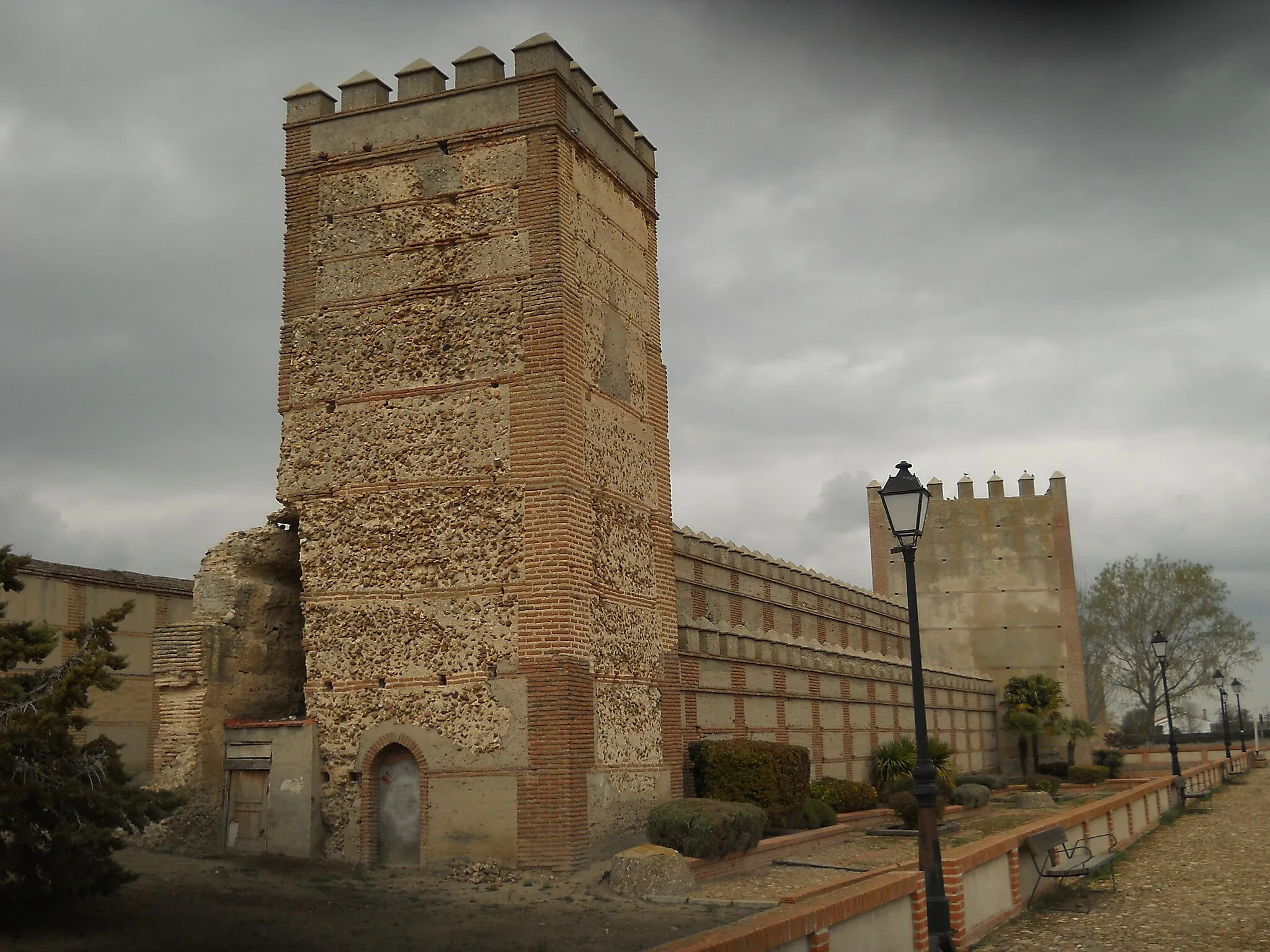 Photo showing: Parte suroeste del Recinto murado de Madrigal de las Altas Torres, Ávila, España