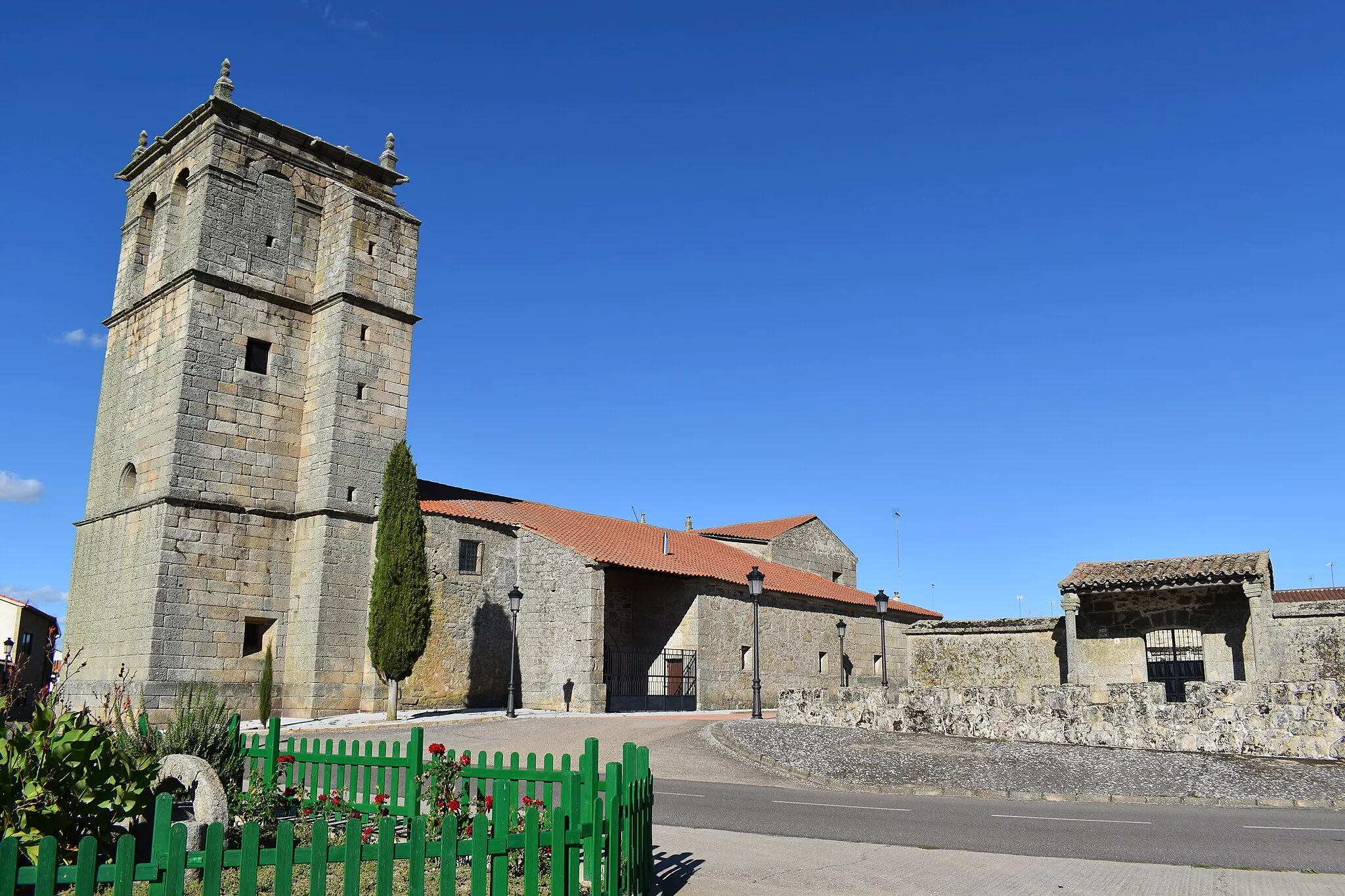 Photo showing: Igrexa e cemiterio de Villar del Buey