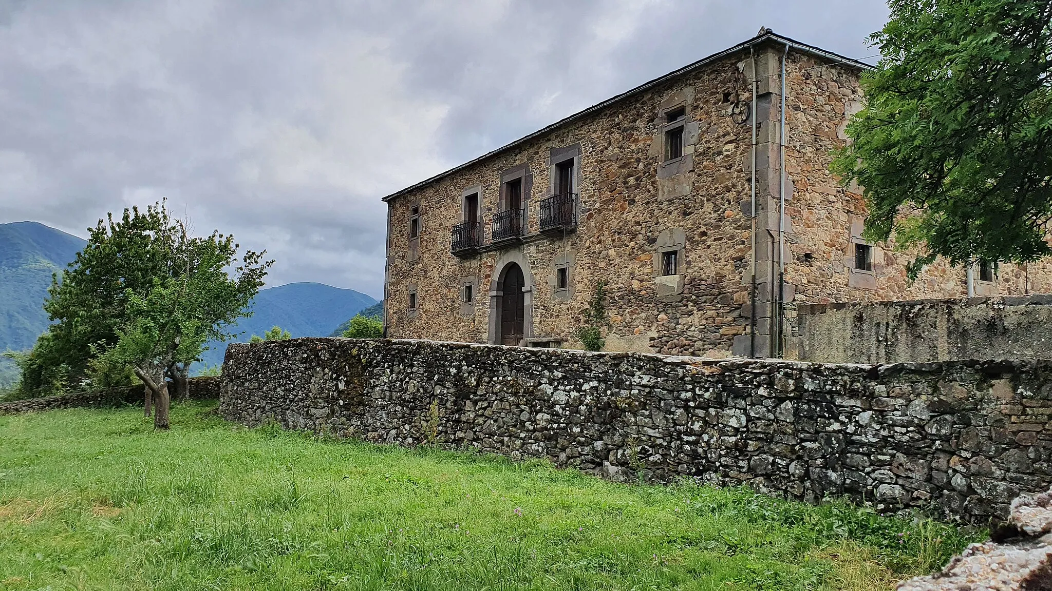 Photo showing: Casona de Villablino donde tiene lugar el mercau tsacianiegu