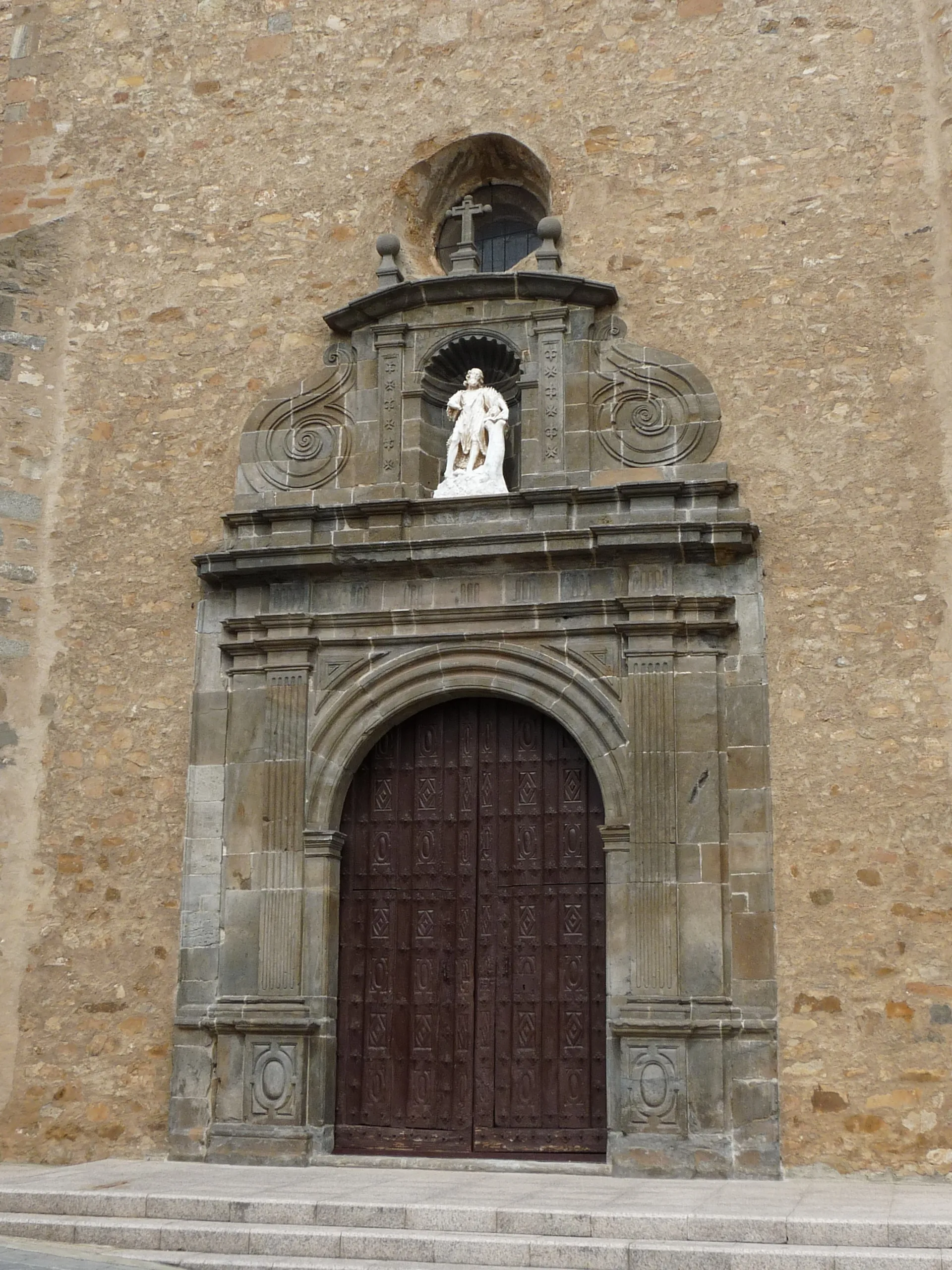 Photo showing: Ágreda (BIC RI-53-0000469) - Iglesia de San Juan Bautista (gótico tardío) - Portada barroca