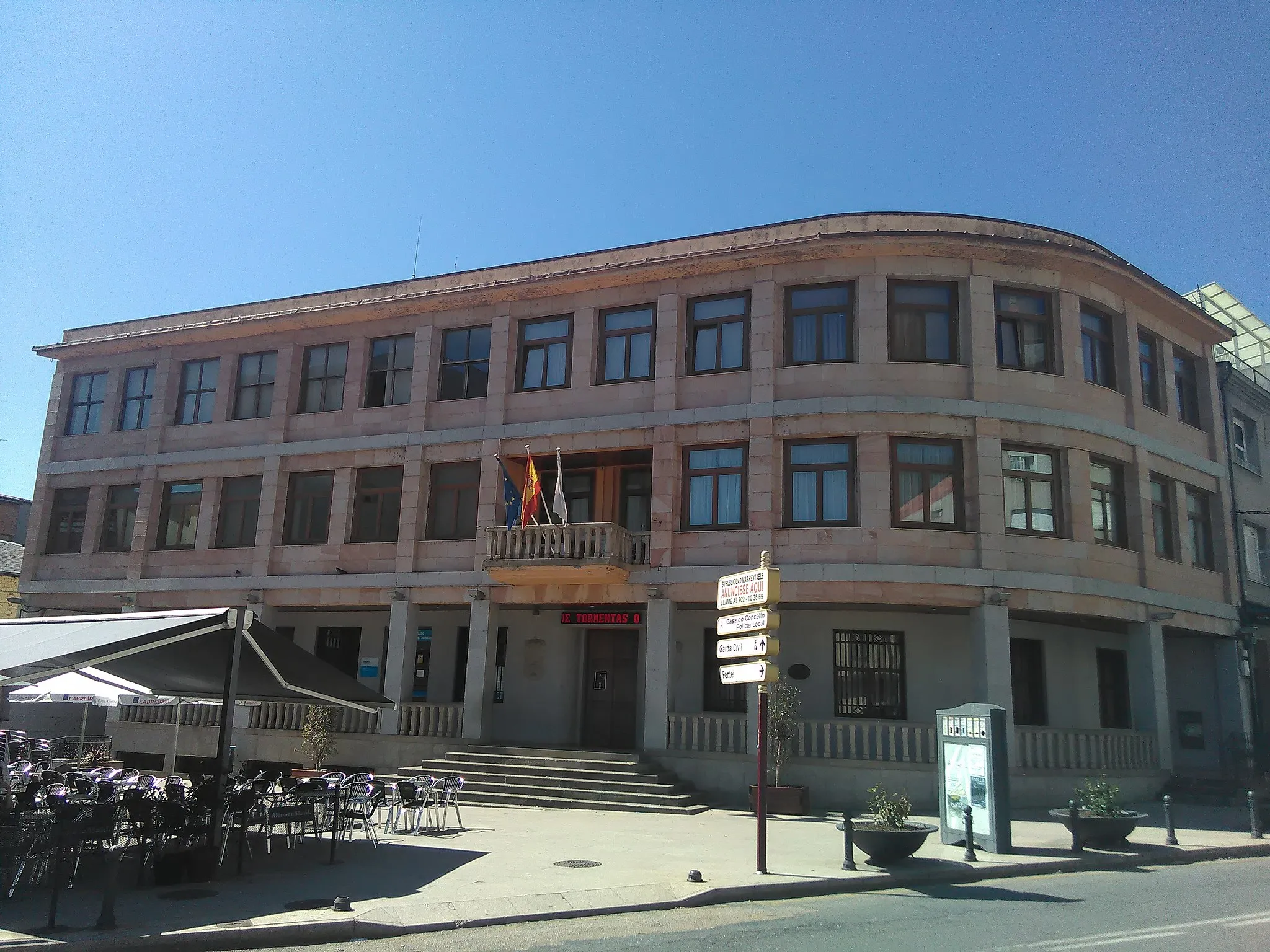 Photo showing: Casa do concello da Rúa, provincia de Ourense.