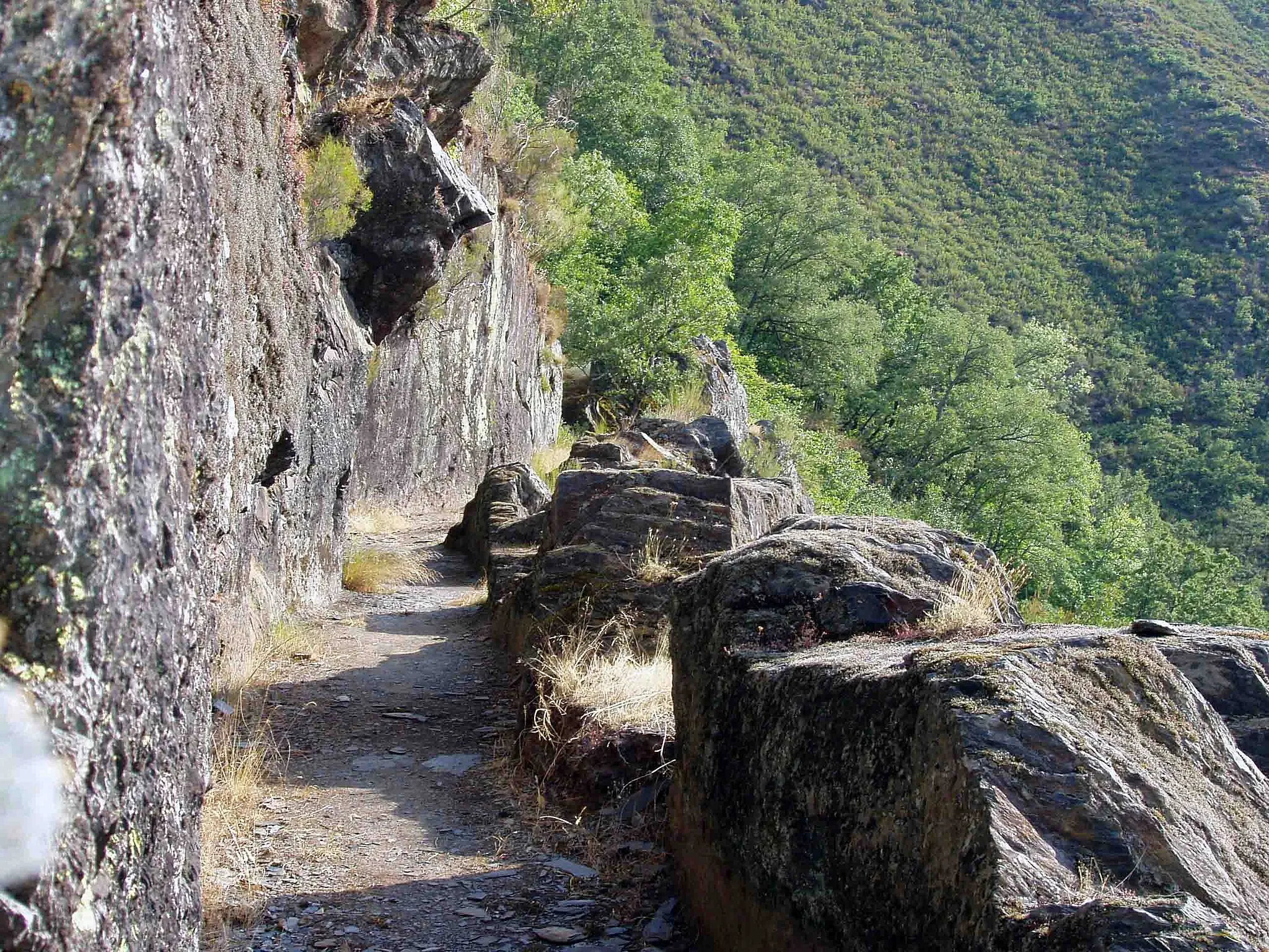 Photo showing: Canal romano de Llamas de Cabrera