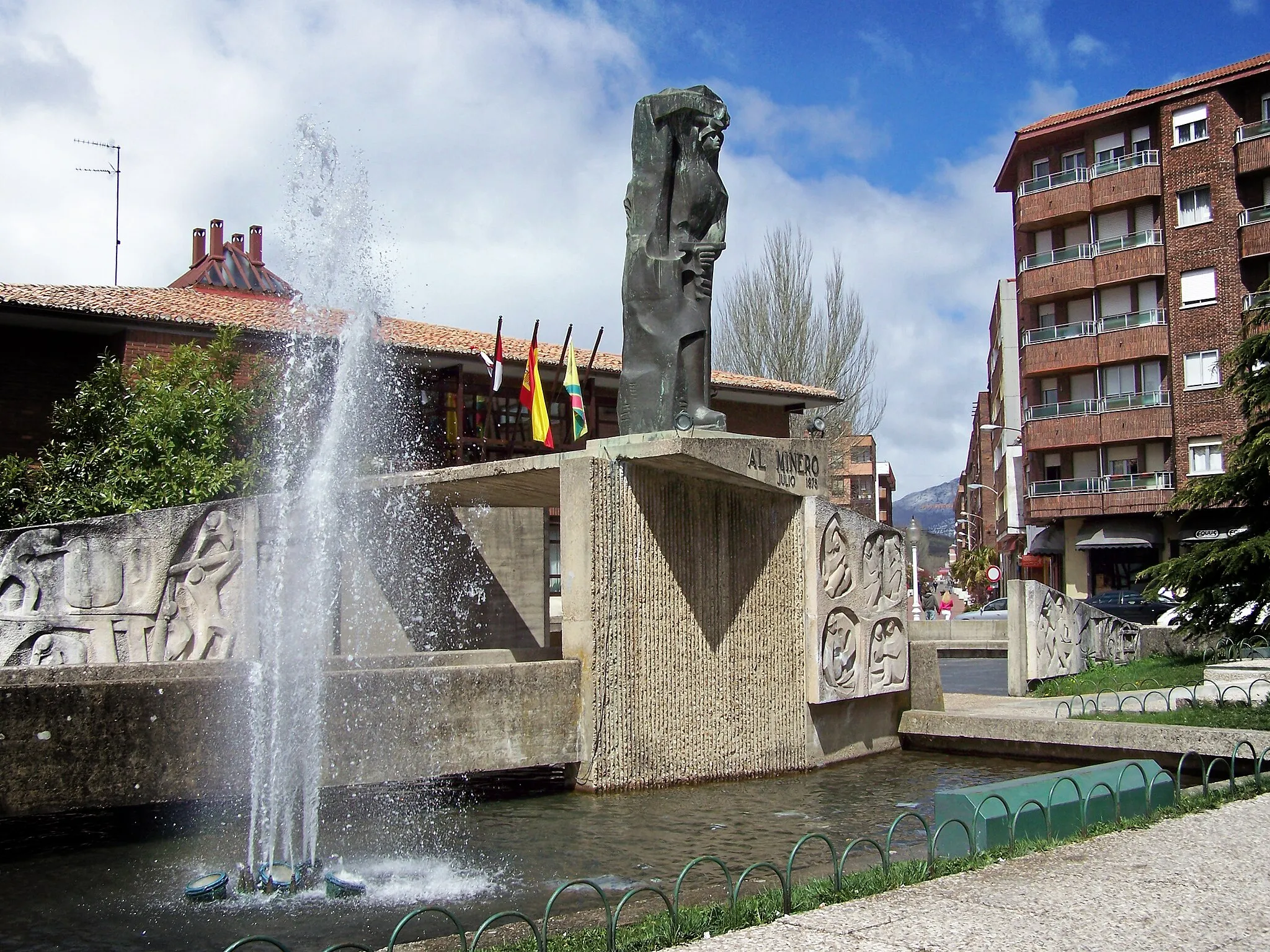 Photo showing: Monumento al Minero (Guardo)