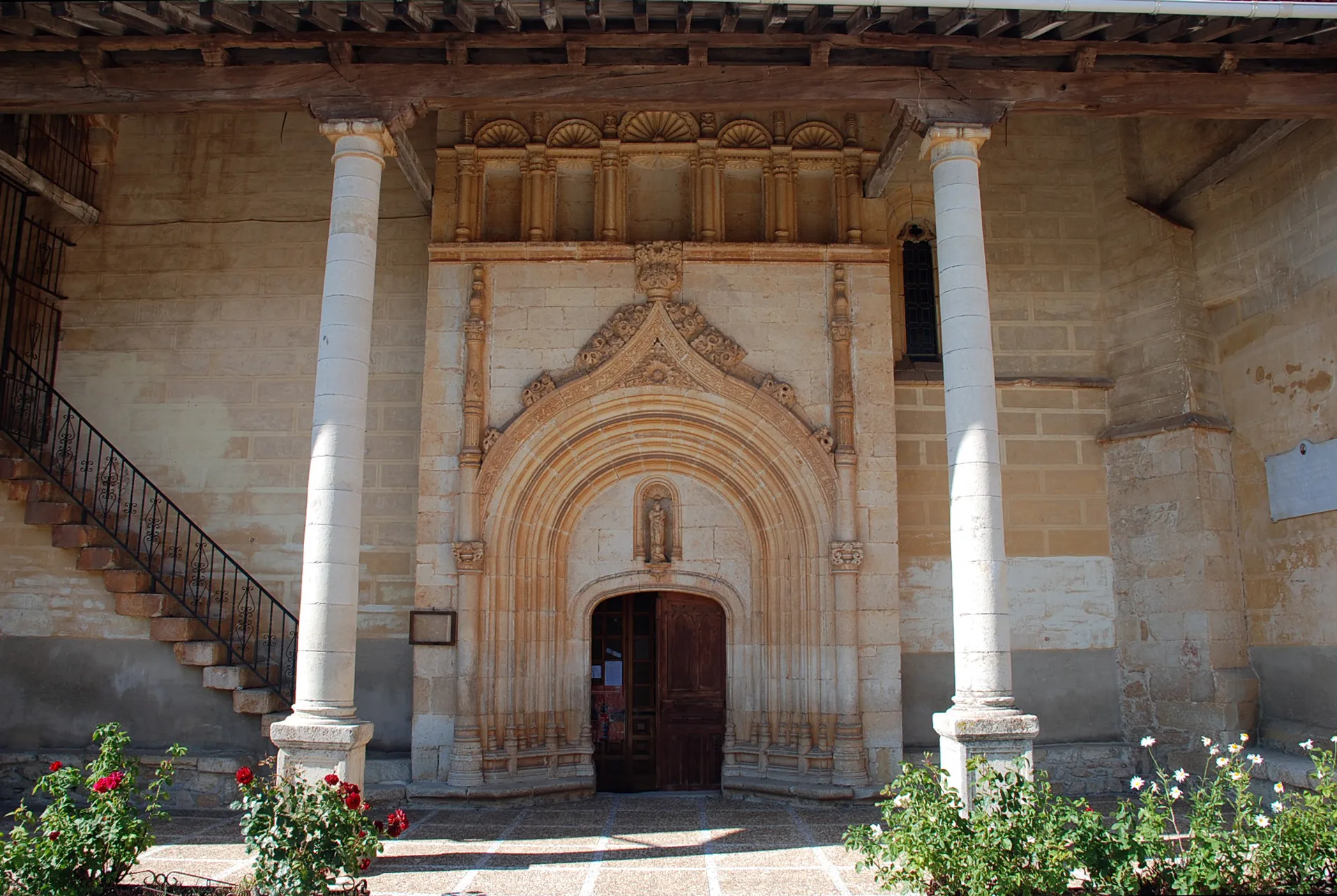 Photo showing: Porche of the Church of Saint Agatha in Castrejón de la Peña (Palencia, Castile and León).