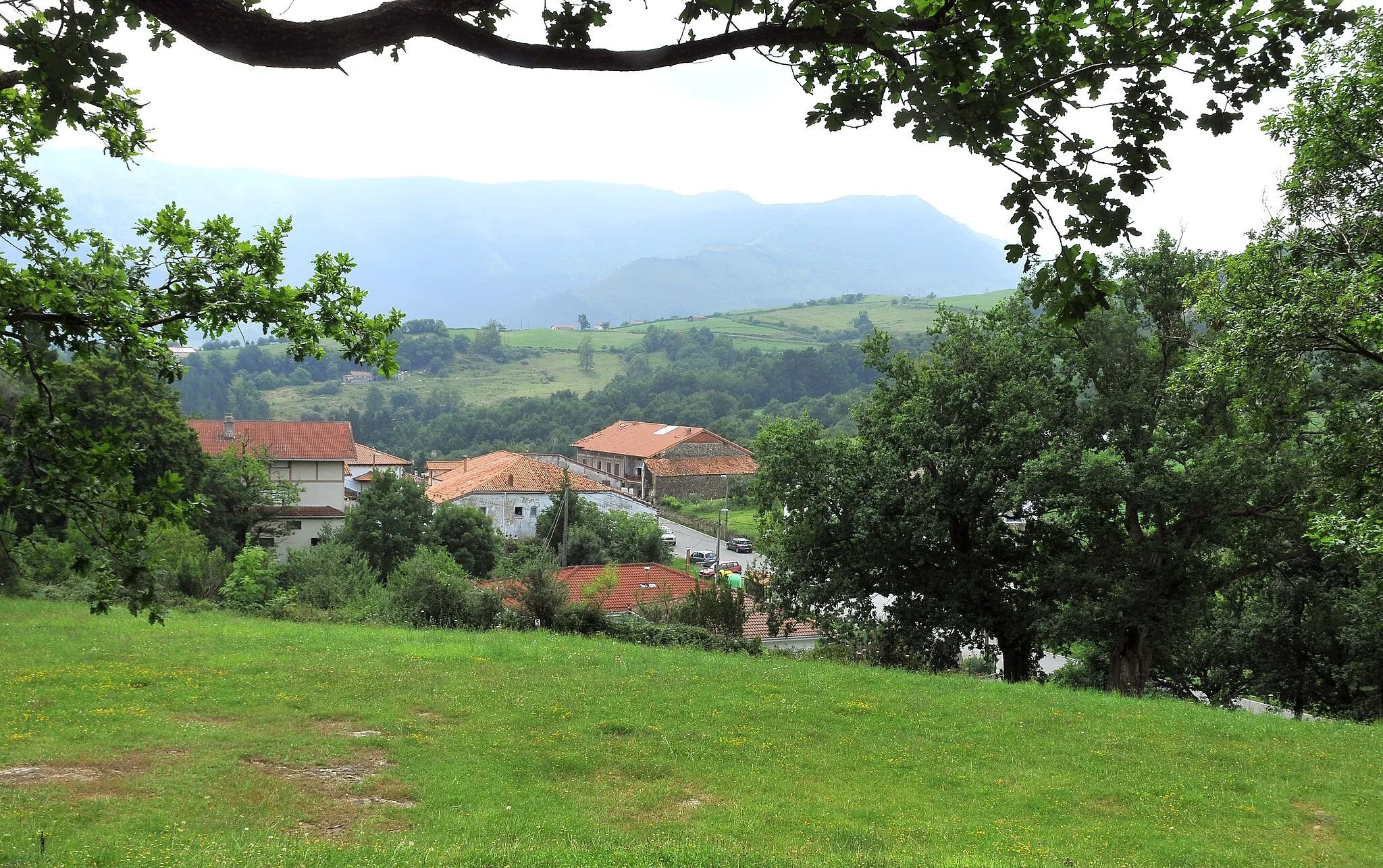 Photo showing: The village and its surroundings: Aldeacueva, Carranza Valley [Karrantza Arana], Biscay, Basque Country, Spain