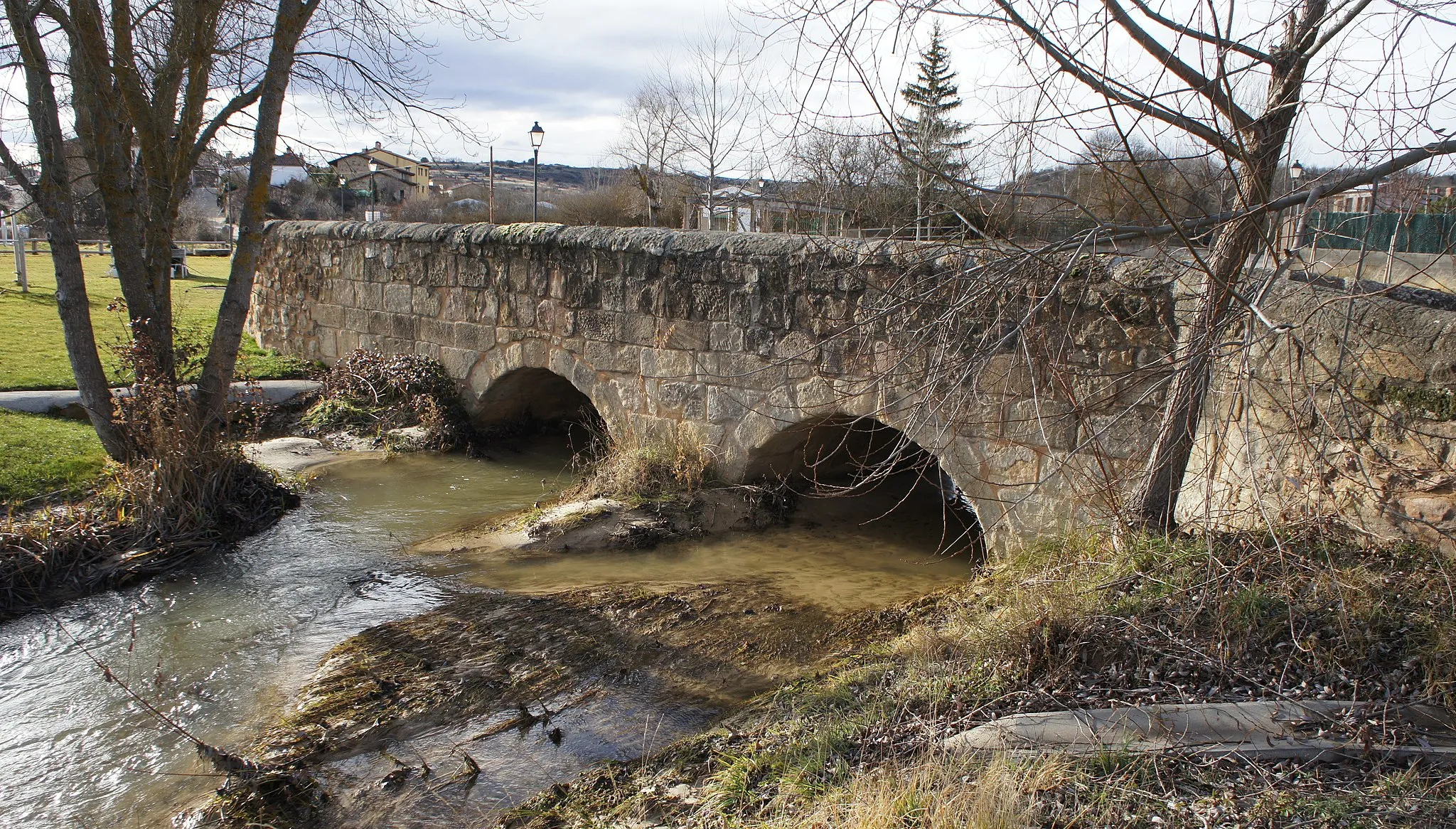 Photo showing: Puente de origen romano sobre el río Golmayo