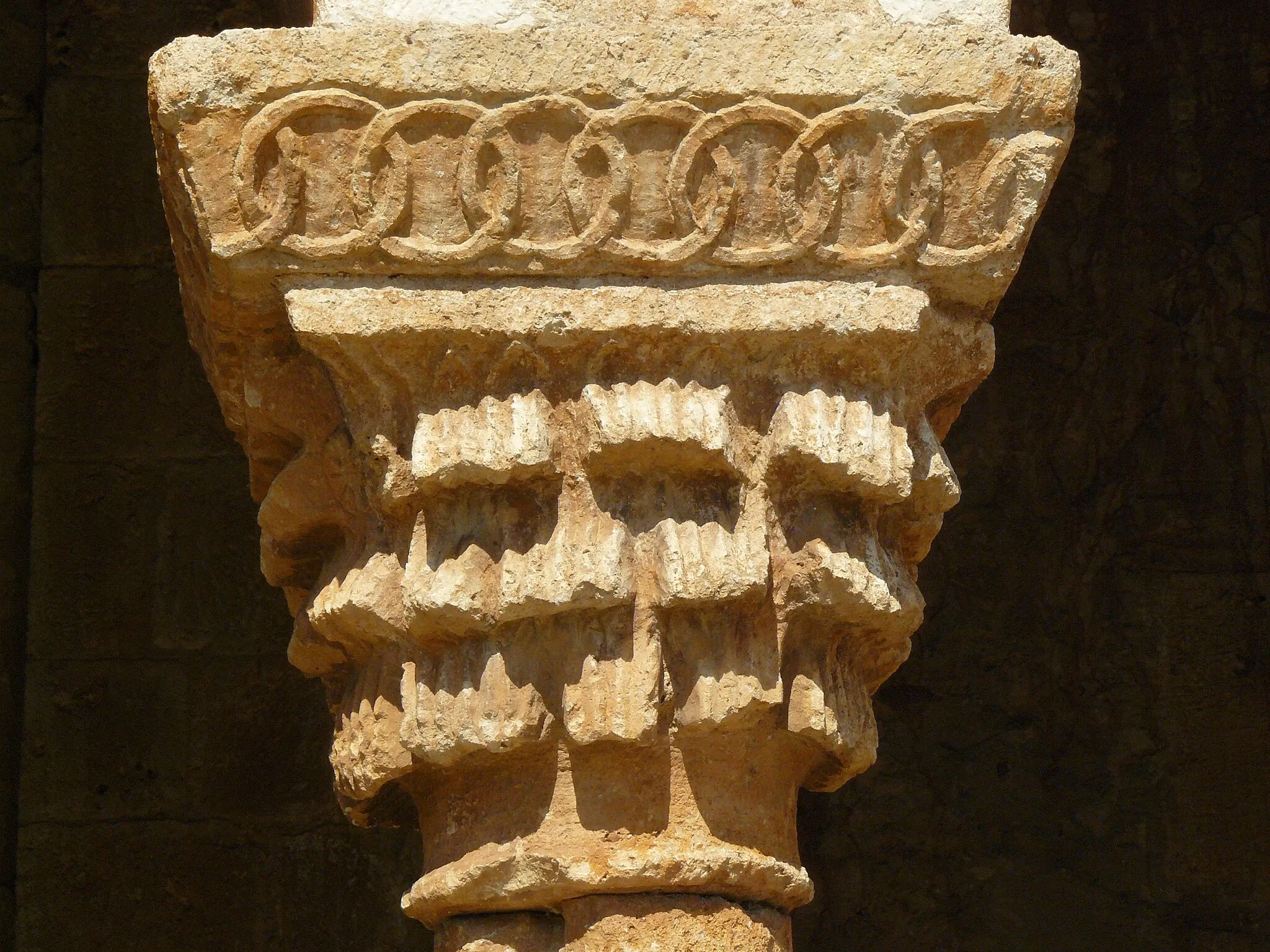 Photo showing: Capital, church  of San Miguel at Andaluz, Soria (Spain).