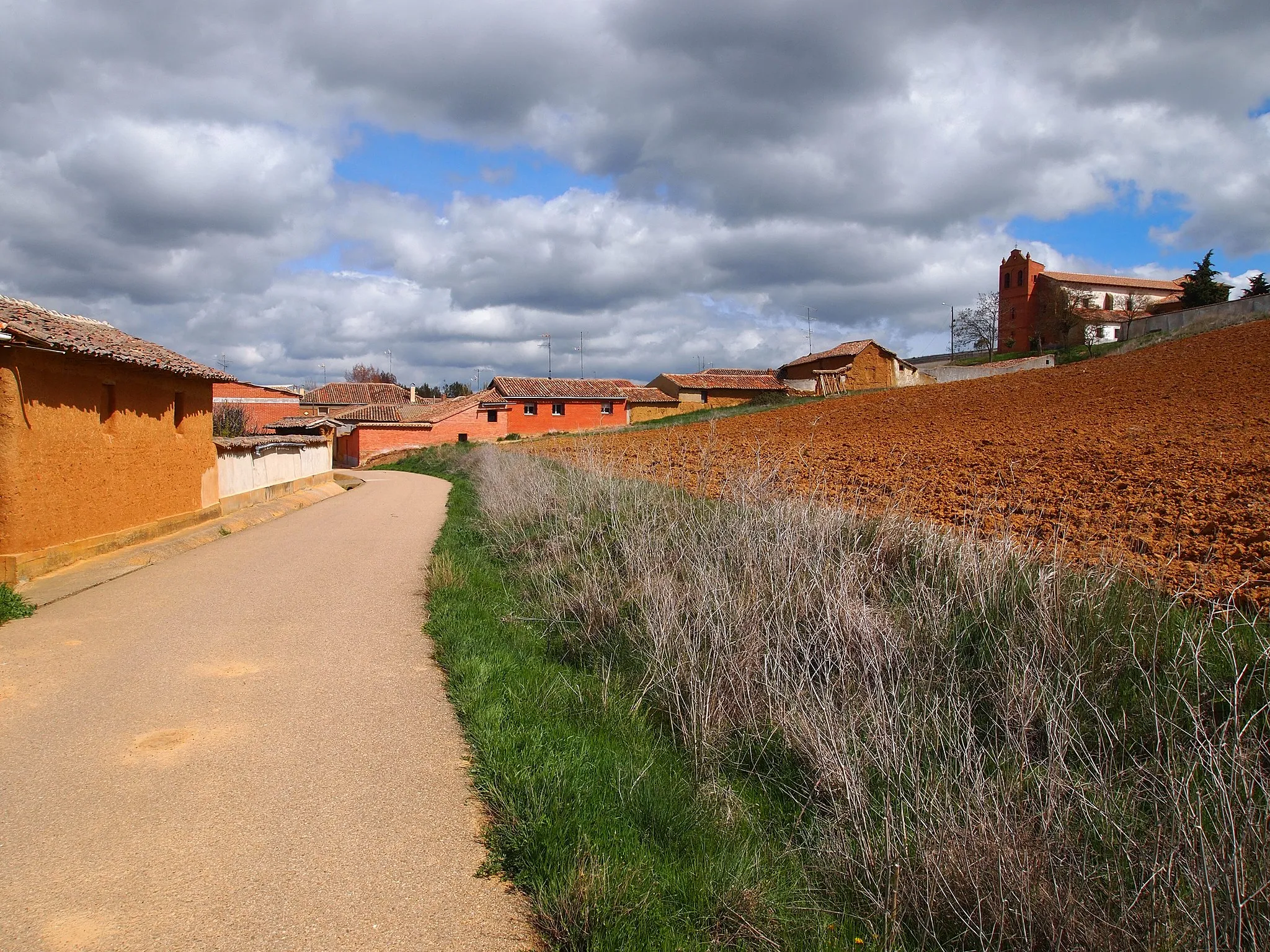 Photo showing: Arriving to Ledigos, Palencia