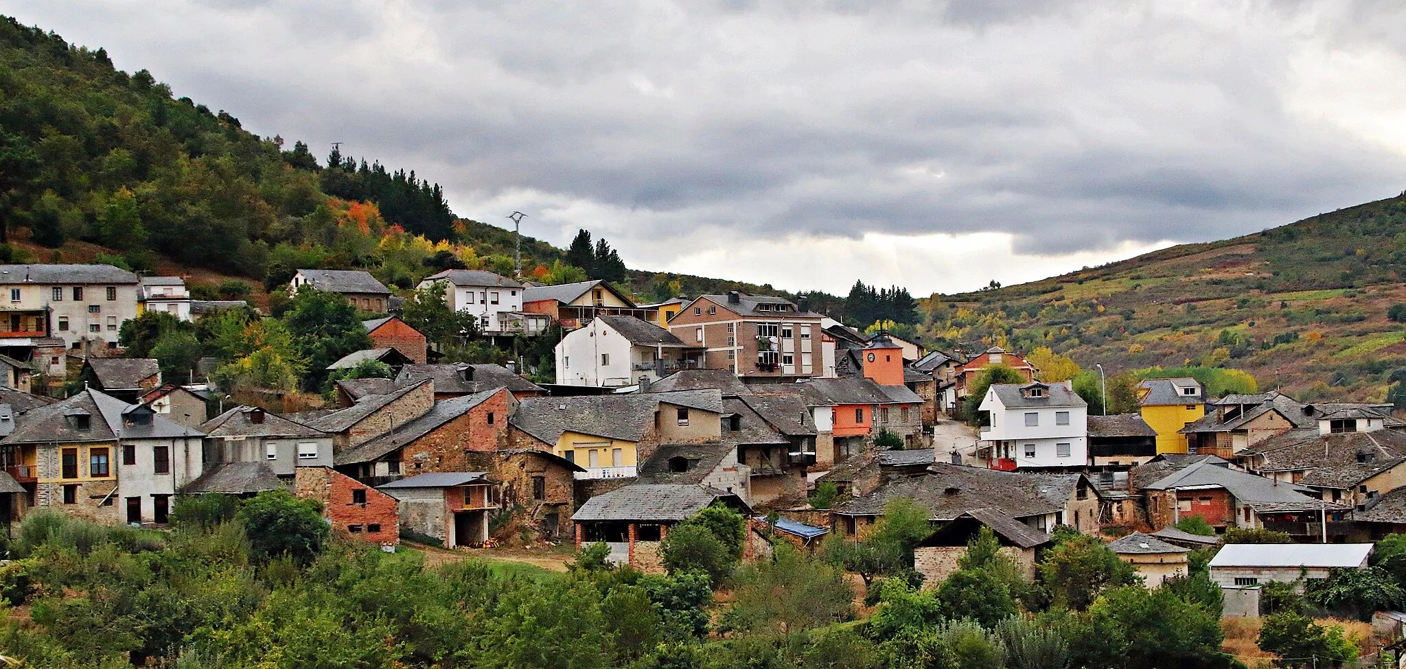 Photo showing: Santalla del Bierzo, localidad de Priaranza del Bierzo, comarca de El Bierzo, provincia de León.