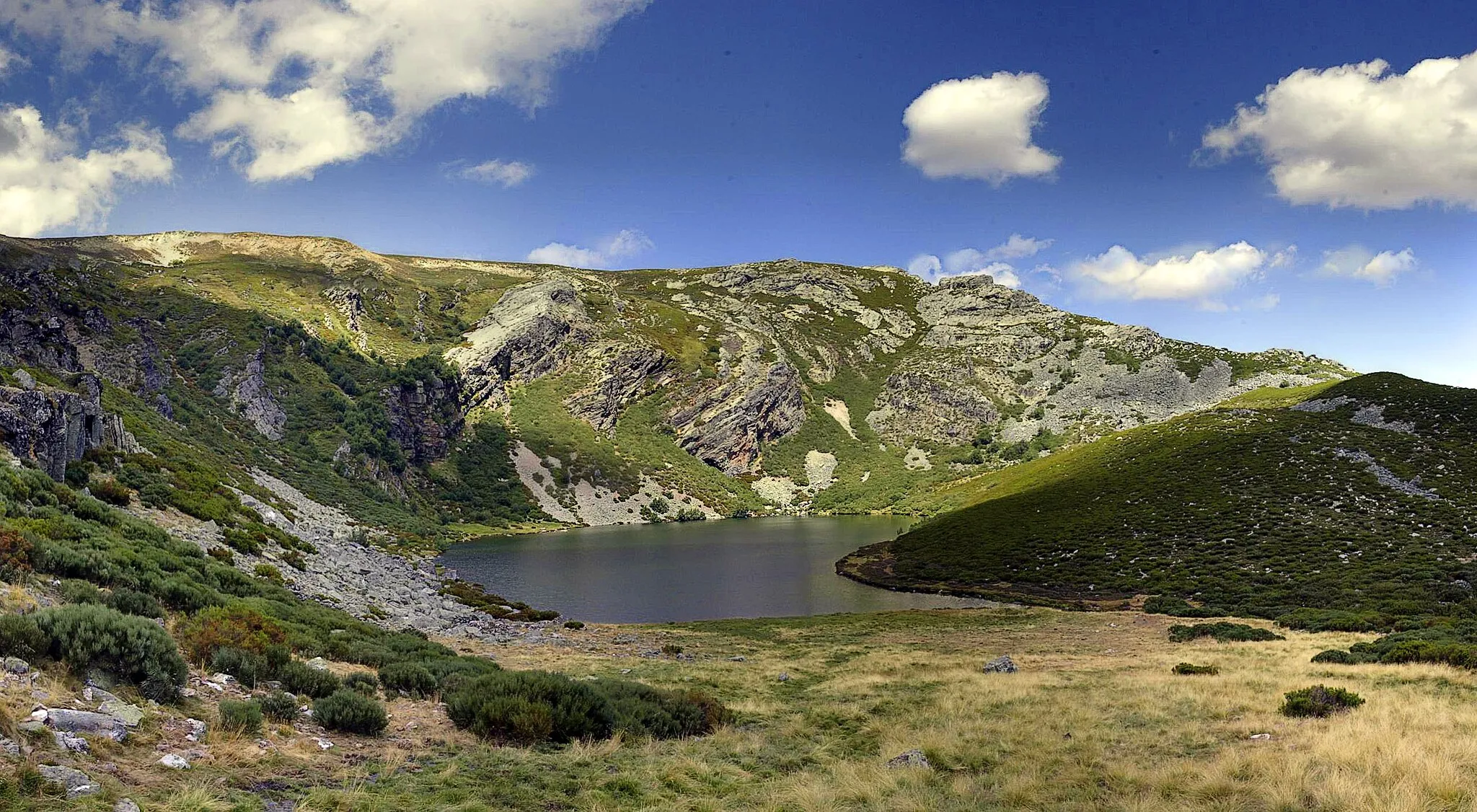 Photo showing: Lago en Truchillas, León, España.