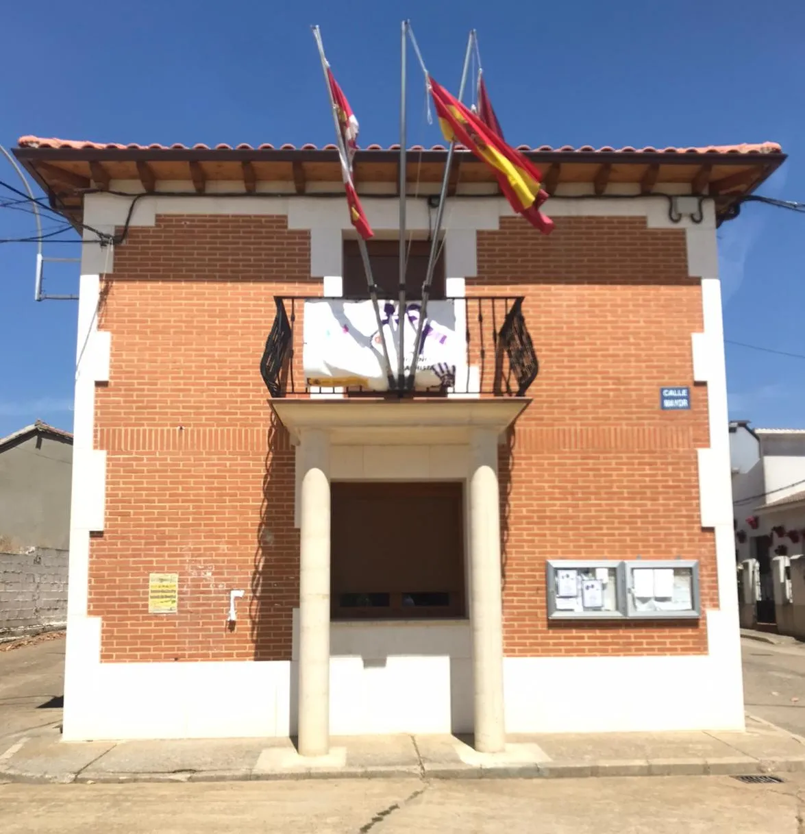 Photo showing: Fachada del Ayuntamiento de Calzada del Coto (León, Castilla y León, España)
