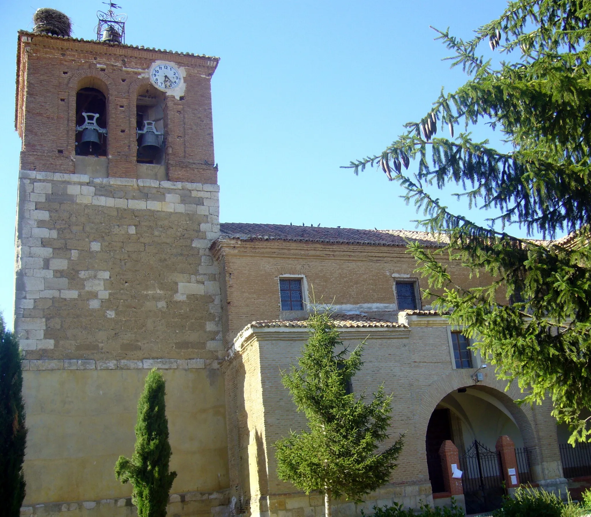 Photo showing: Church of St. Lawrence in Revenga de Campos, Palencia, Spain.