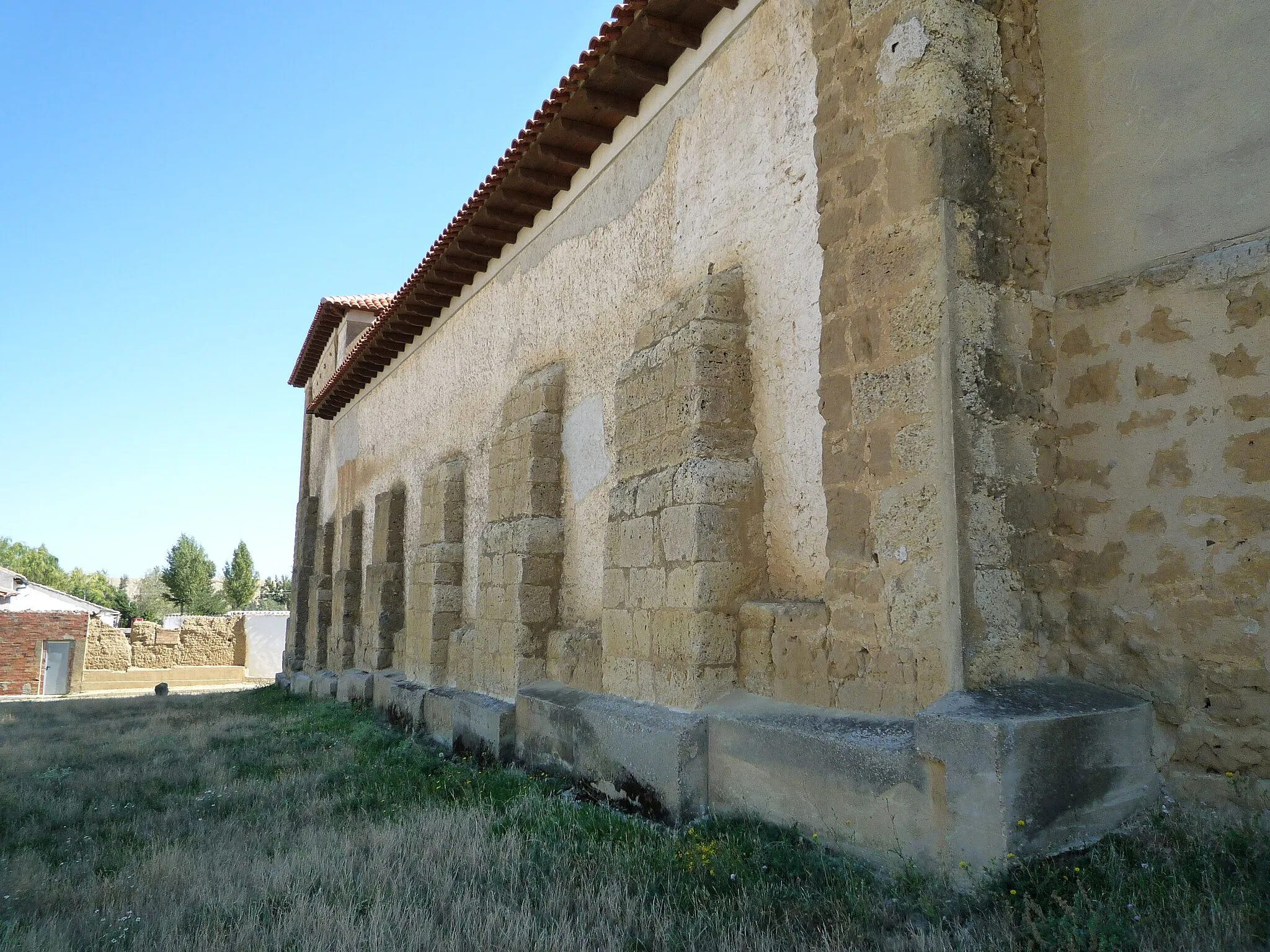 Photo showing: View of St. Martin church in Villarmentero de Campos, province of Palencia, Spain