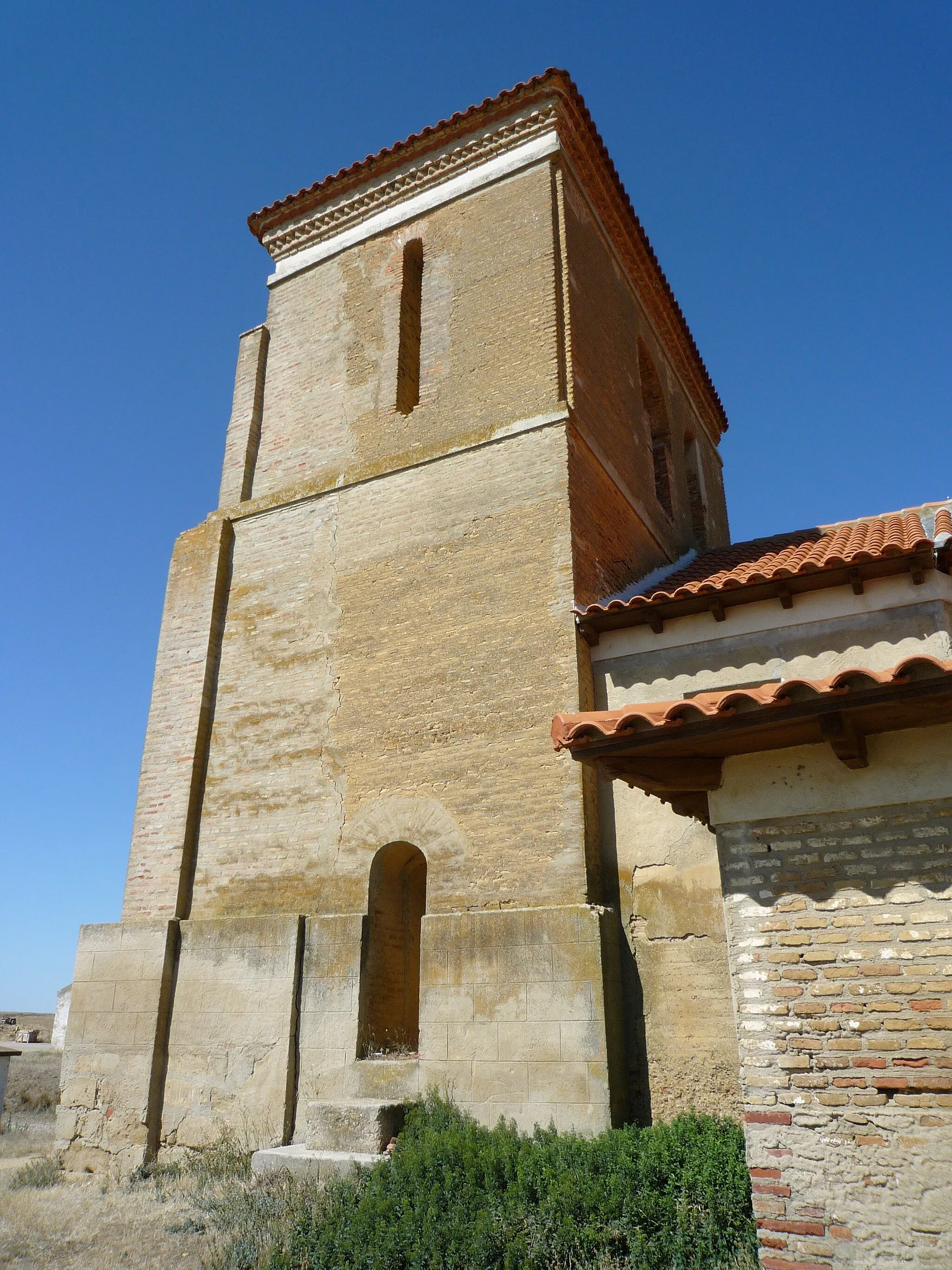 Photo showing: View of St. Martin church in Villarmentero de Campos, province of Palencia, Spain