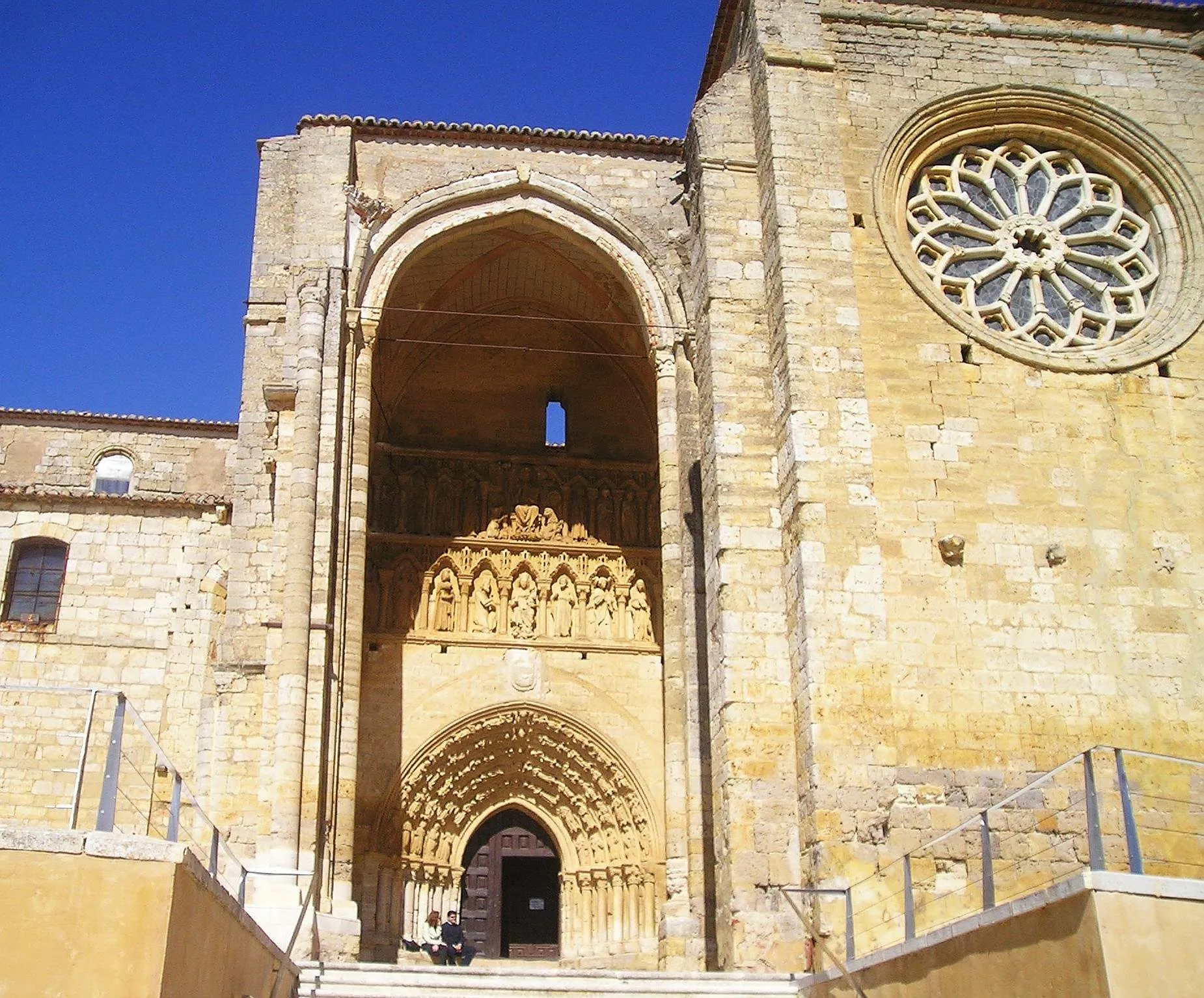 Photo showing: Aspecto general de la iglesia de Sta. María la Blanca de Villalcázar de Sirga en la prov. de Palencia