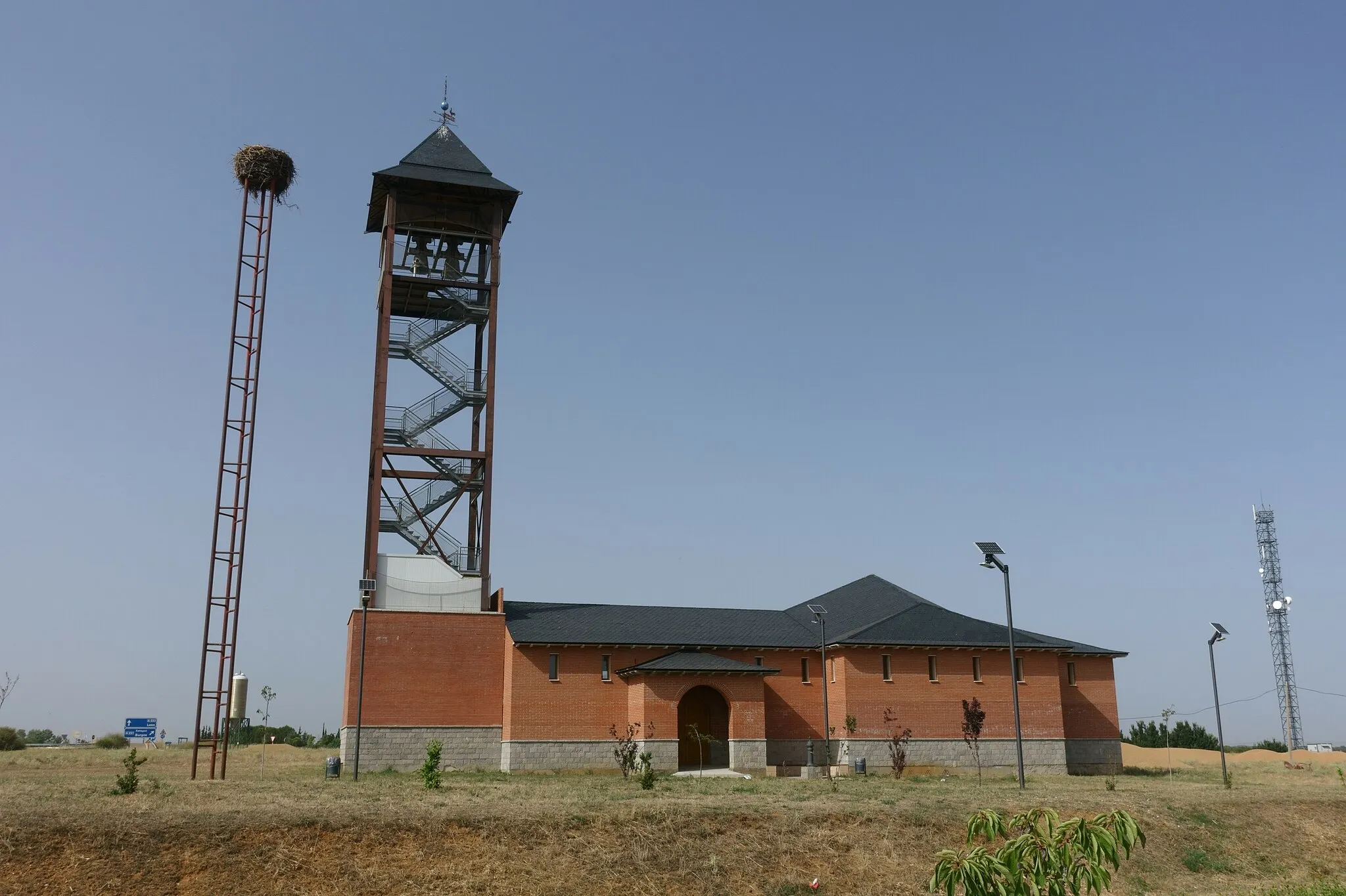 Photo showing: Iglesia del Salvador, en Bercianos del Real Camino (León, España).