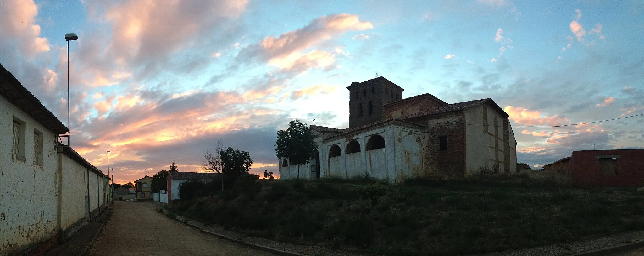 Photo showing: Plaza del caño de Villapeceñil de Cea