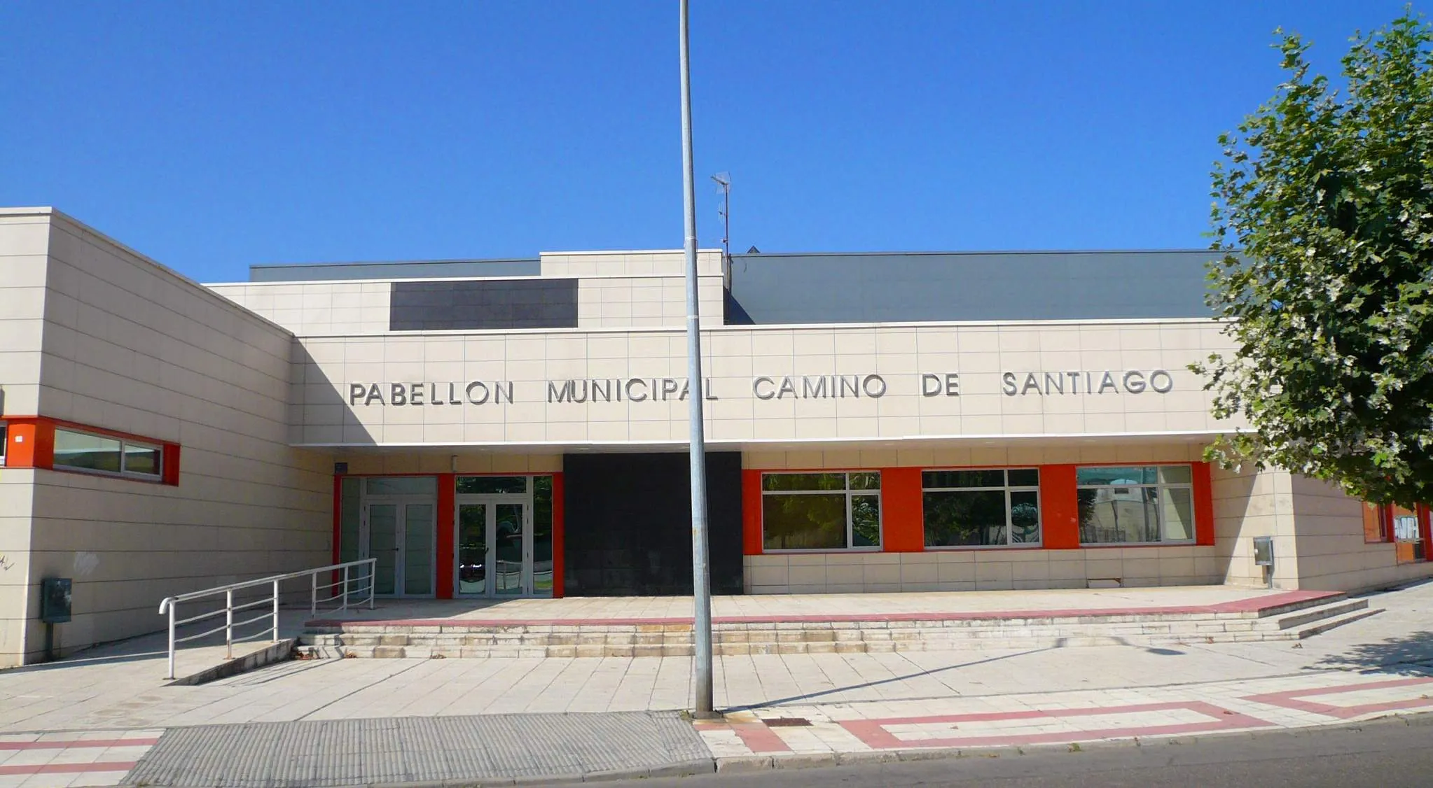 Photo showing: Pabellón Municipal Camino de Santiago, en Trobajo del Camino (San Andrés de Rabanedo, León)