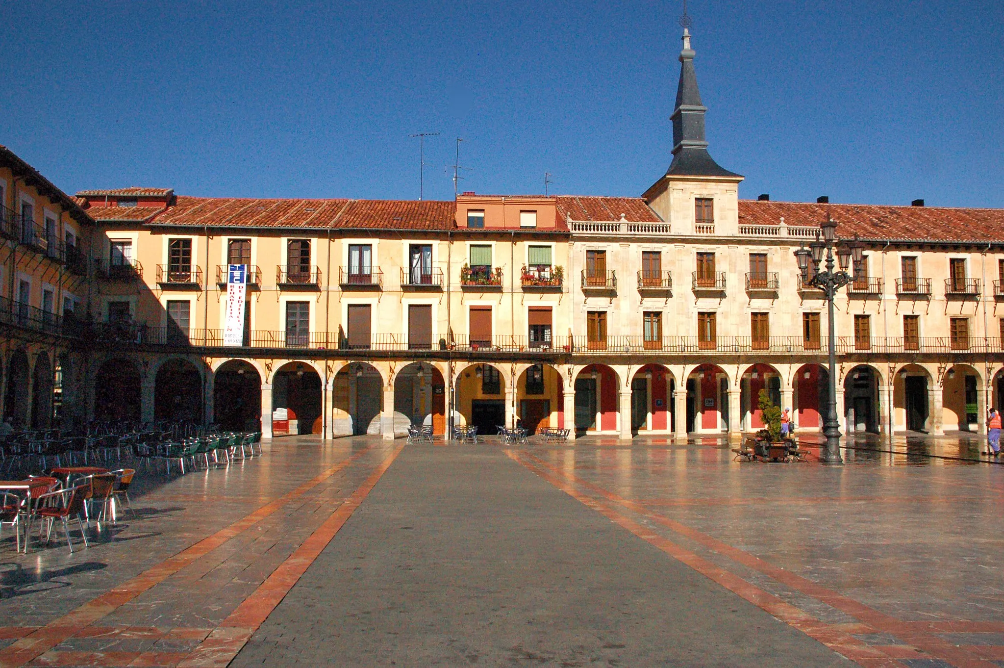 Photo showing: Plaza Mayor de León, España