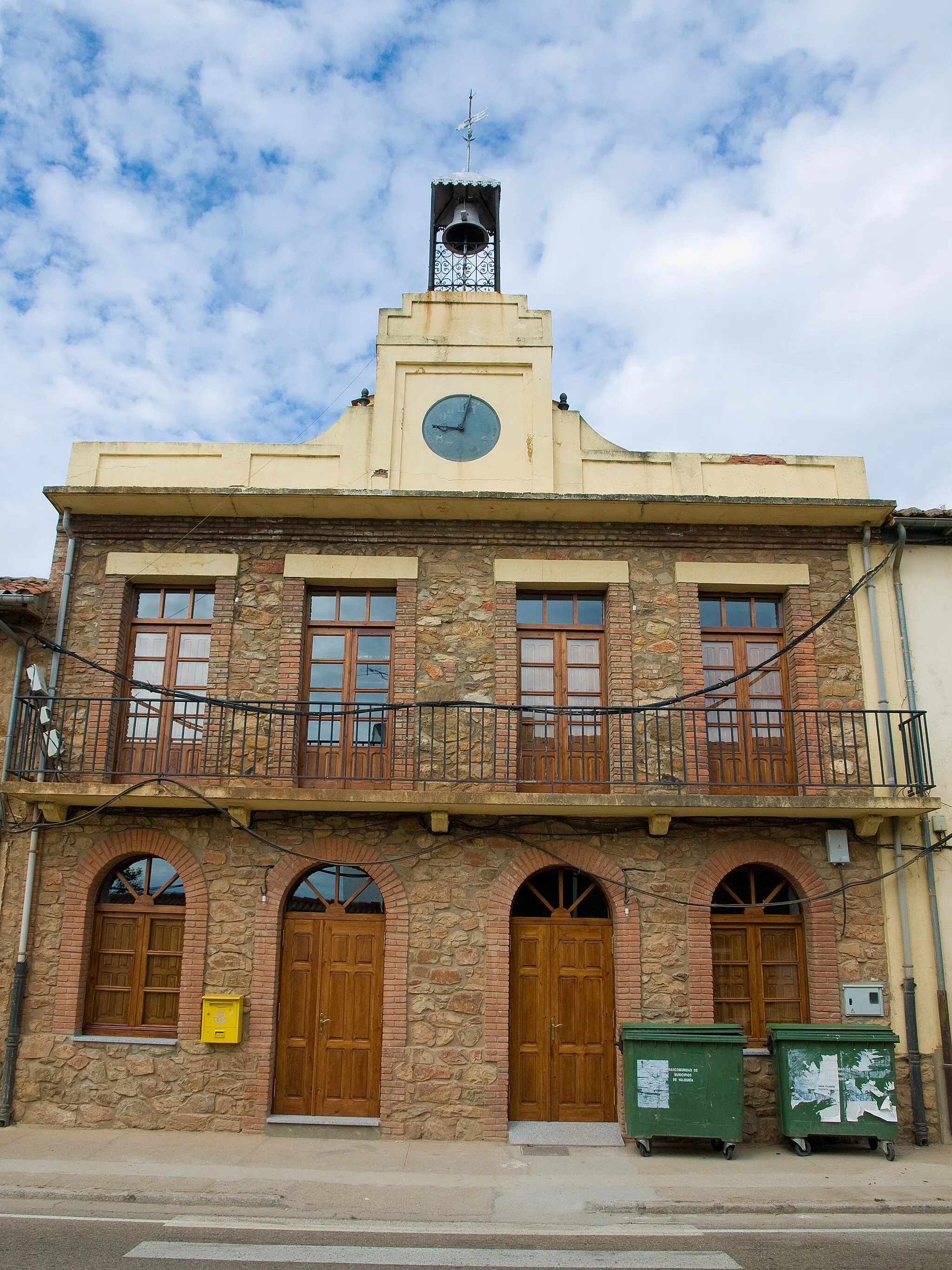 Photo showing: The ancient City Hall in the spanish town of Castrocontrigo, province of León