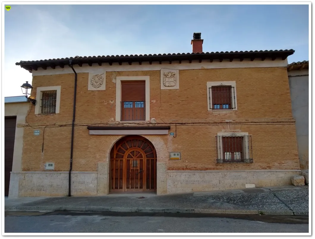 Photo showing: Casa con escudos