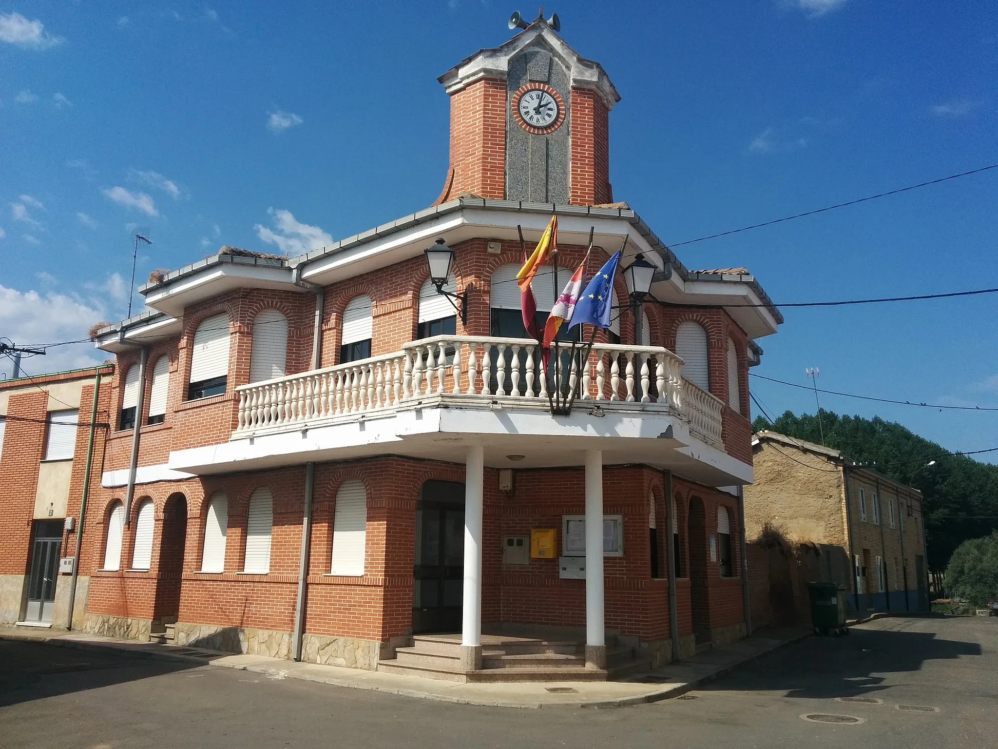 Photo showing: Ayuntamiento de Cebrones del Río (casa consistorial)