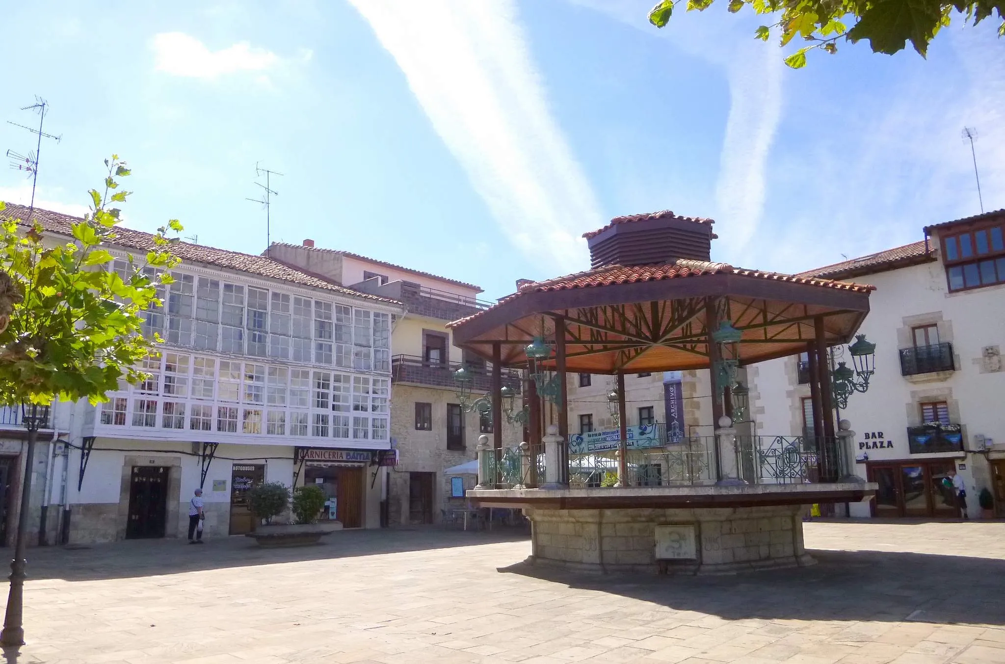 Photo showing: Kiosco de la Plaza Mayor de Villarcayo (Burgos)