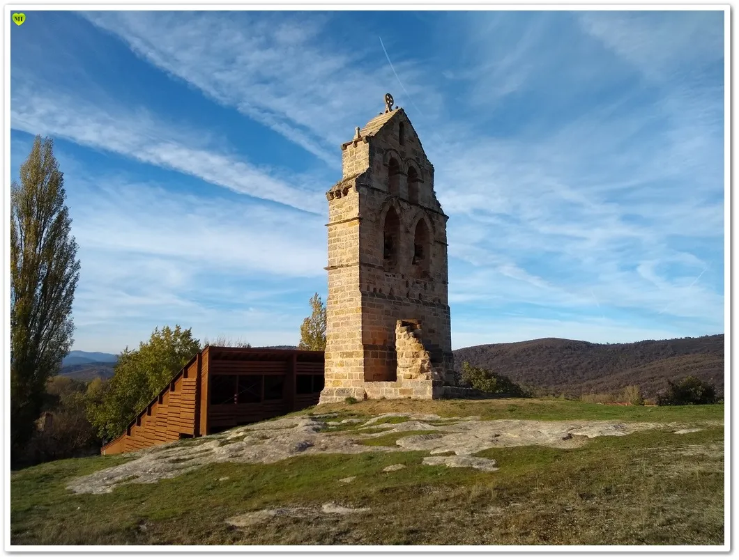 Photo showing: Necrópolis junto a la iglesia rupestre (Santa María de Valverde)