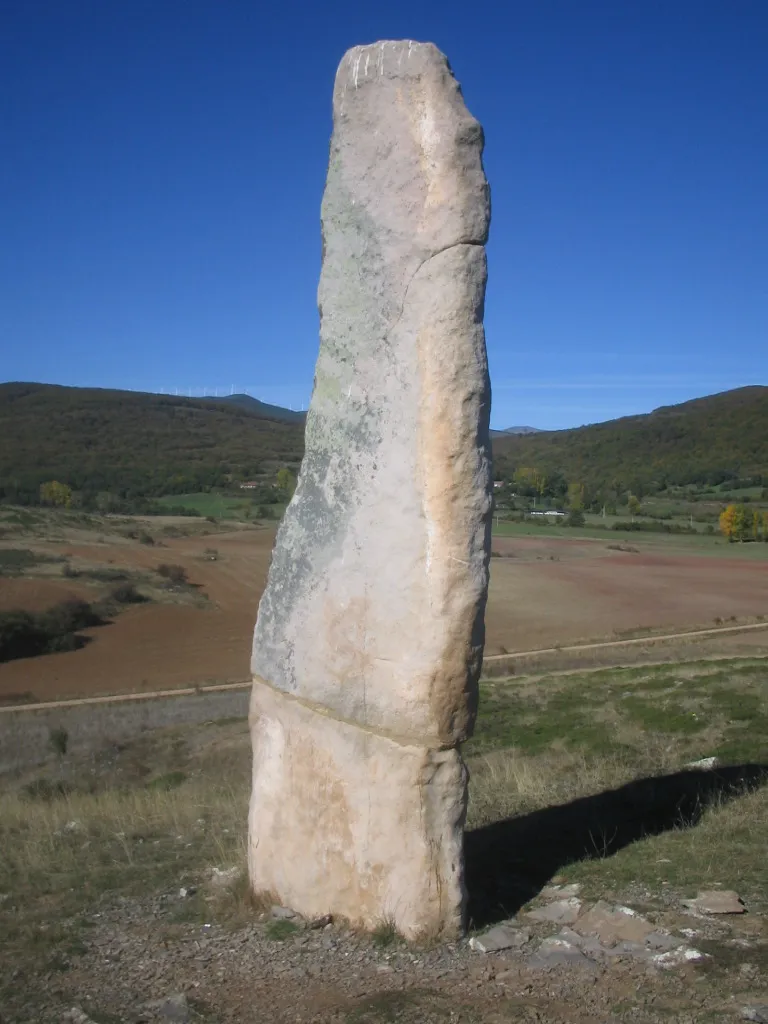 Photo showing: Menhir prehistórico llamado El Cabezudo, en Valdeolea (Cantabria).