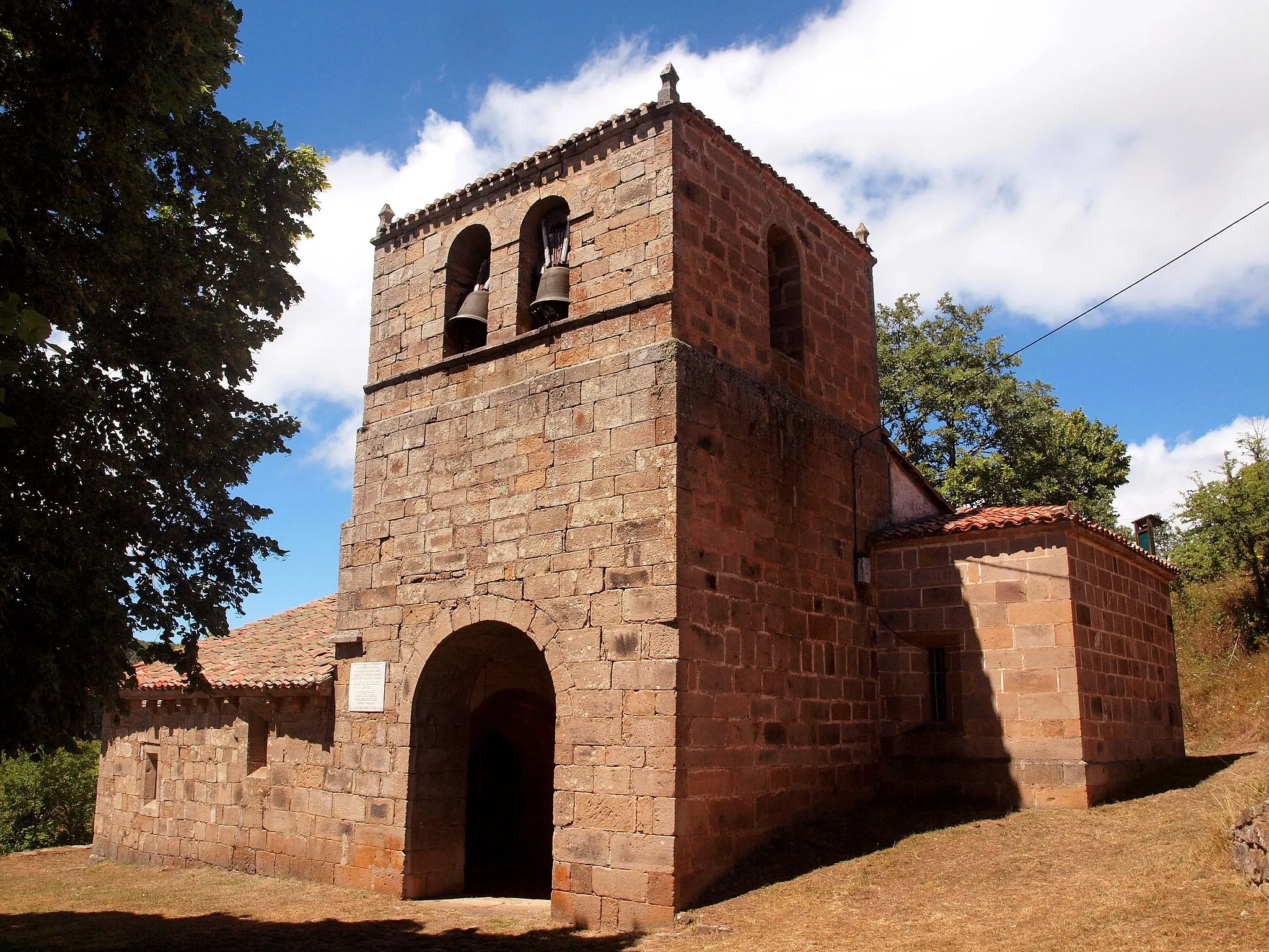 Photo showing: Iglesia de Santa Cruz en la localidad de Arcera, Cantabria (España). Edificio del siglo XIII.